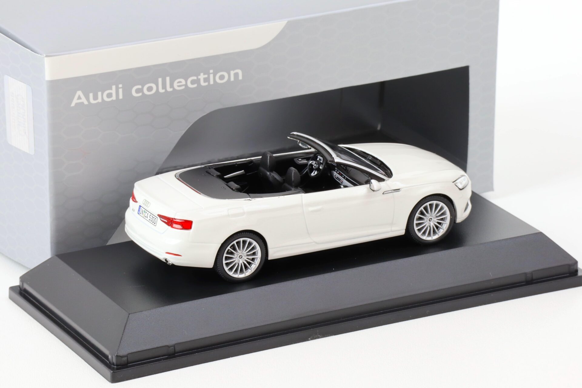 1:43 Spark Audi A5 Cabriolet Tofana white 2017 DEALER VERSION