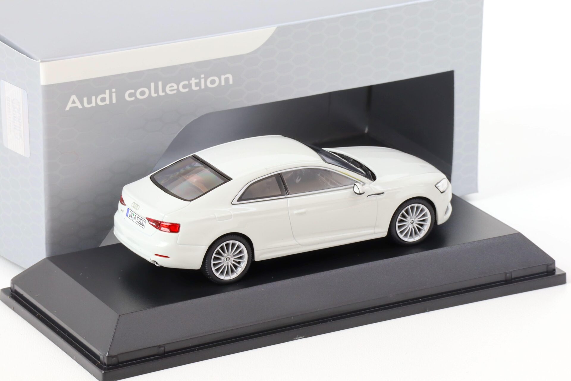 1:43 Spark Audi A5 Coupe Glacier white 2017 DEALER VERSION