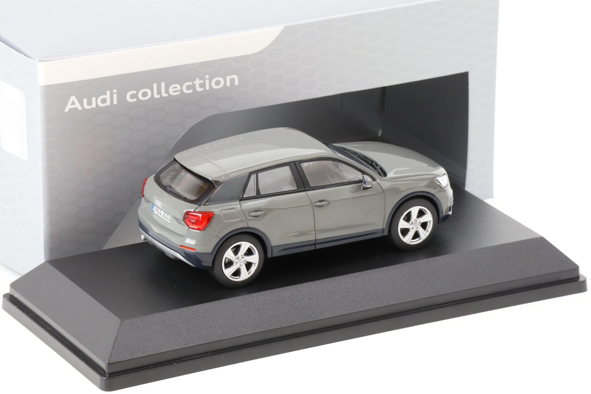 1:43 iScale Audi Q2 SUV Quantum grey 2016 DEALER VERSION