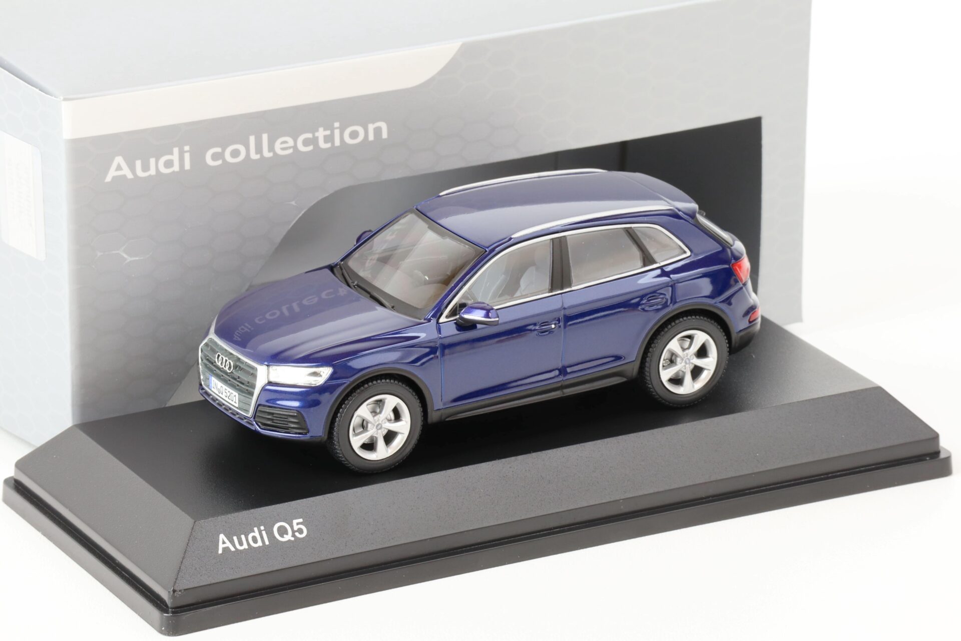 ID 68914 orig.jpg 1:43 iScale Audi Q5 Navarra blue 2017 DEALER VERSION