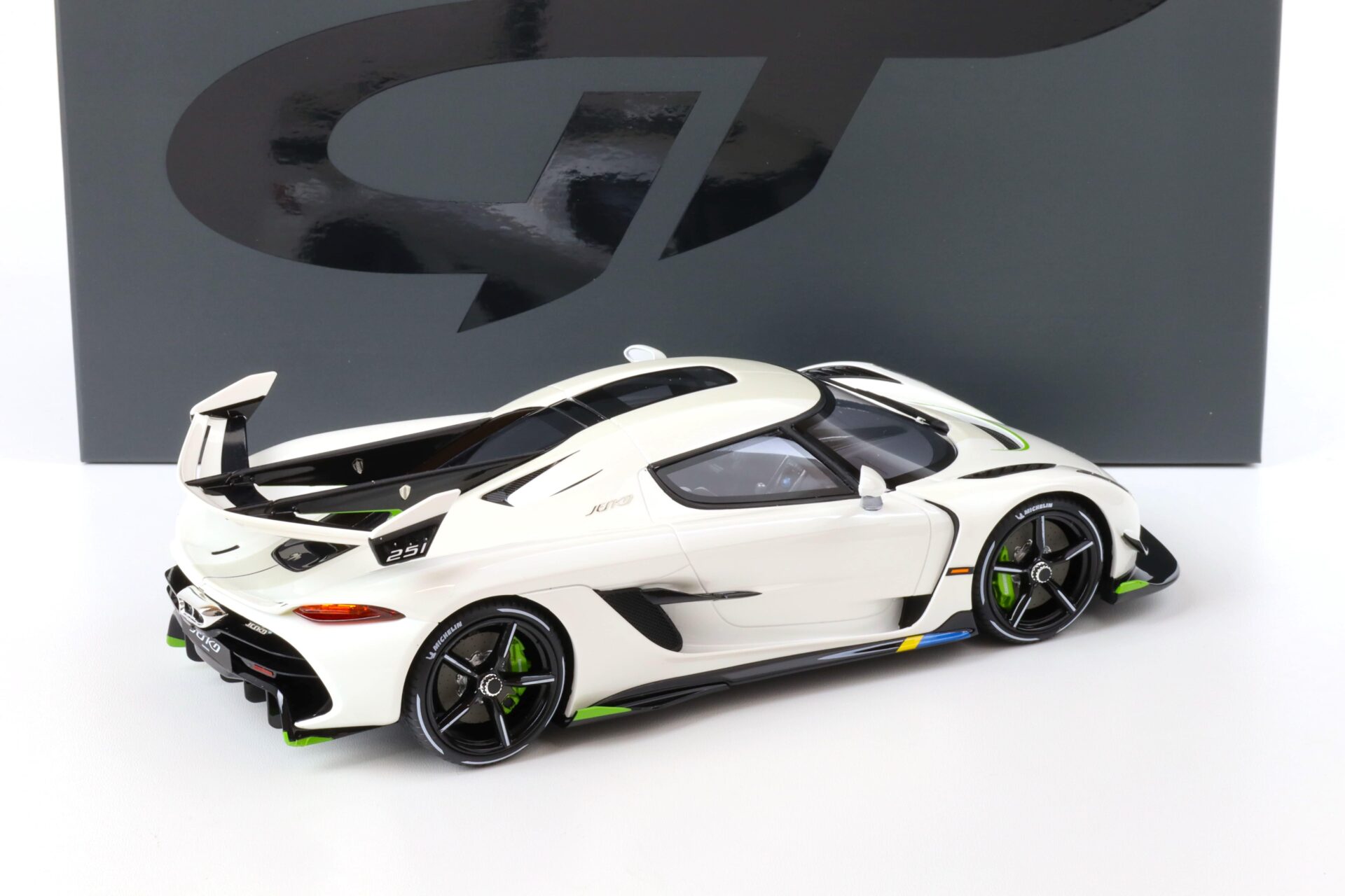 1:18 GT Spirit GT389 Koenigsegg Jesko 2021 white
