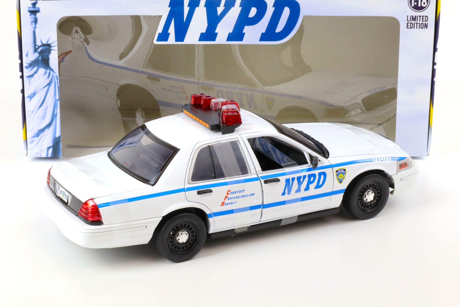 1:18 Greenlight Ford Crown Victoria Police Intercopter NYPD New York Police