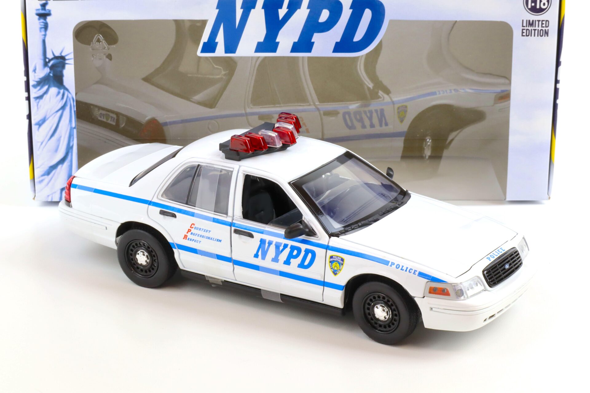 1:18 Greenlight Ford Crown Victoria Police Intercopter NYPD New York Police