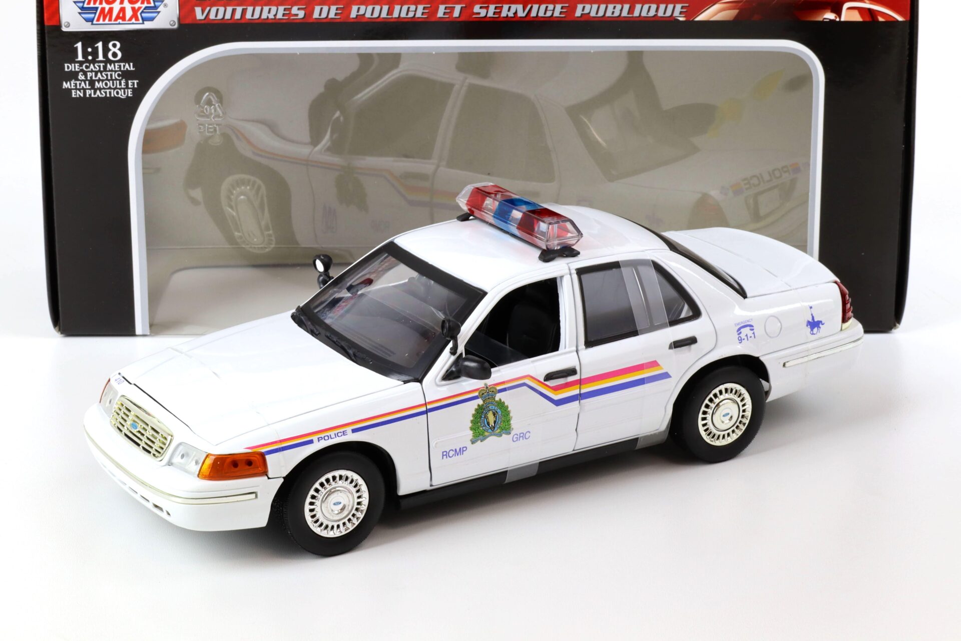 1:18 MOTOR MAX 2001 Ford Crown Victoria Royal Canadian Mounted Police