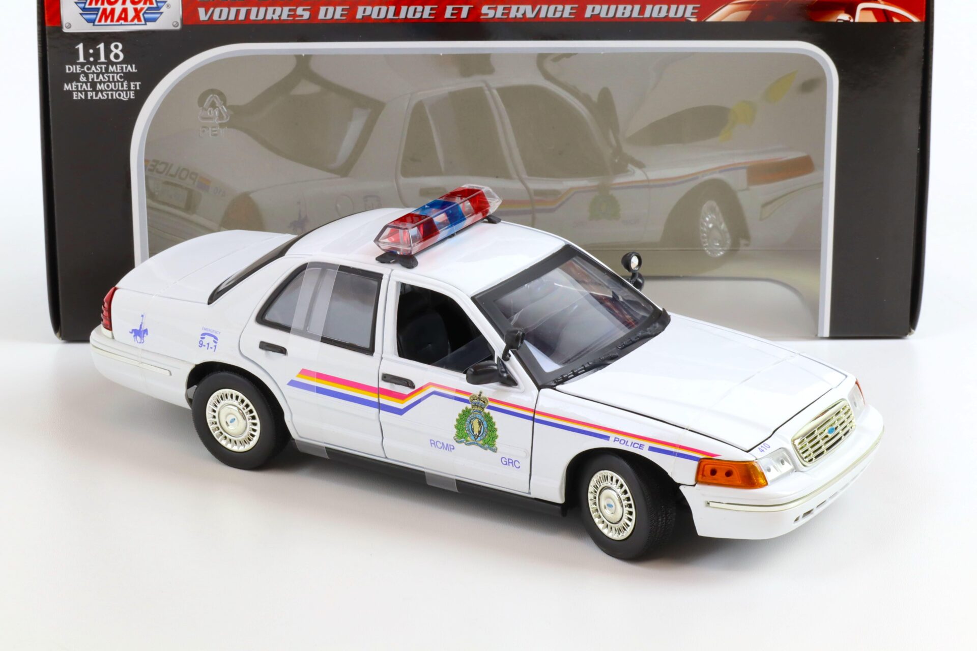 1:18 MOTOR MAX 2001 Ford Crown Victoria Royal Canadian Mounted Police