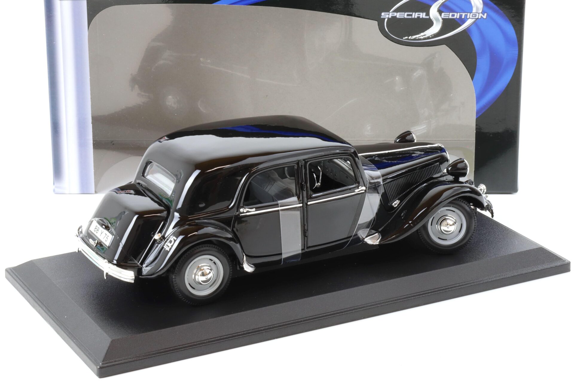1:18 Maisto 1952 Citroen 15CV 6 Cyl. black – Premium-Modelcars
