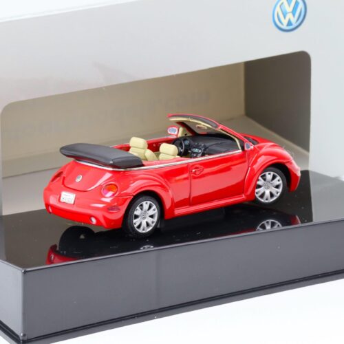 1:43 AUTOart VW NEW Beetle Cabriolet uni red/ beige 59757