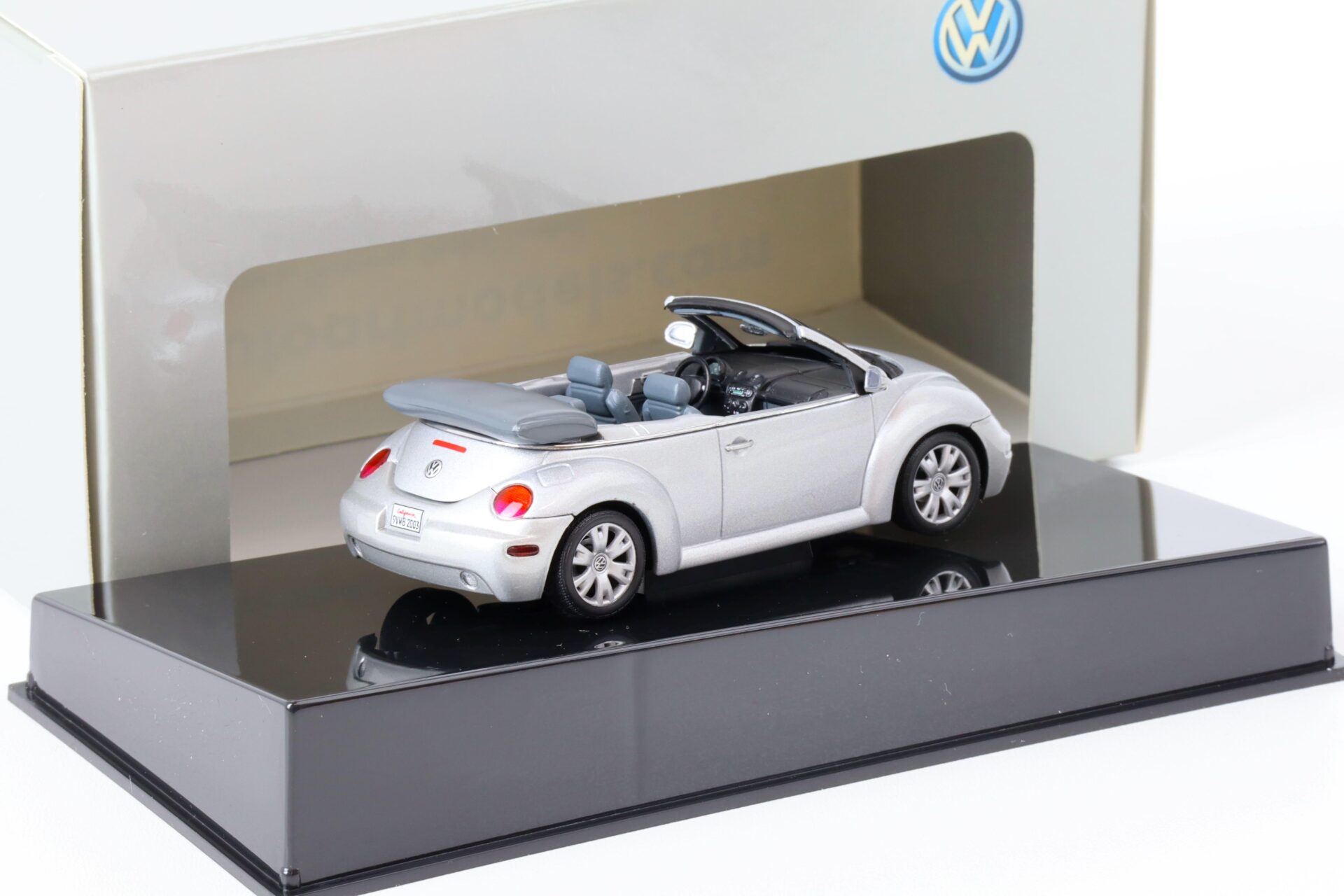 1:43 AUTOart VW Beetle Cabriolet reflex silver metallic 59758