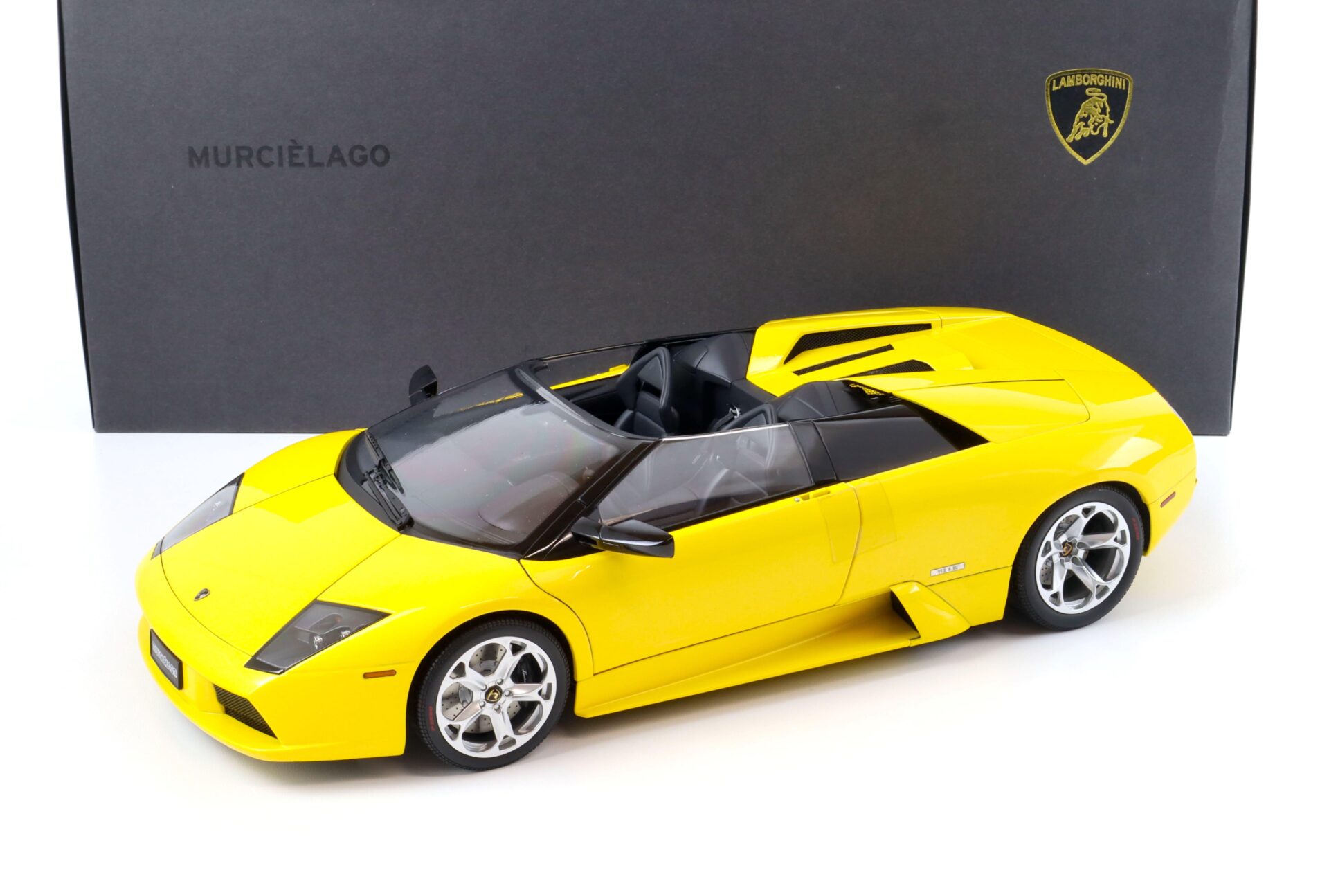ID 69539 orig.jpg 1:12 AUTOart Lamborghini Murcielago Roadster metallic yellow 12081