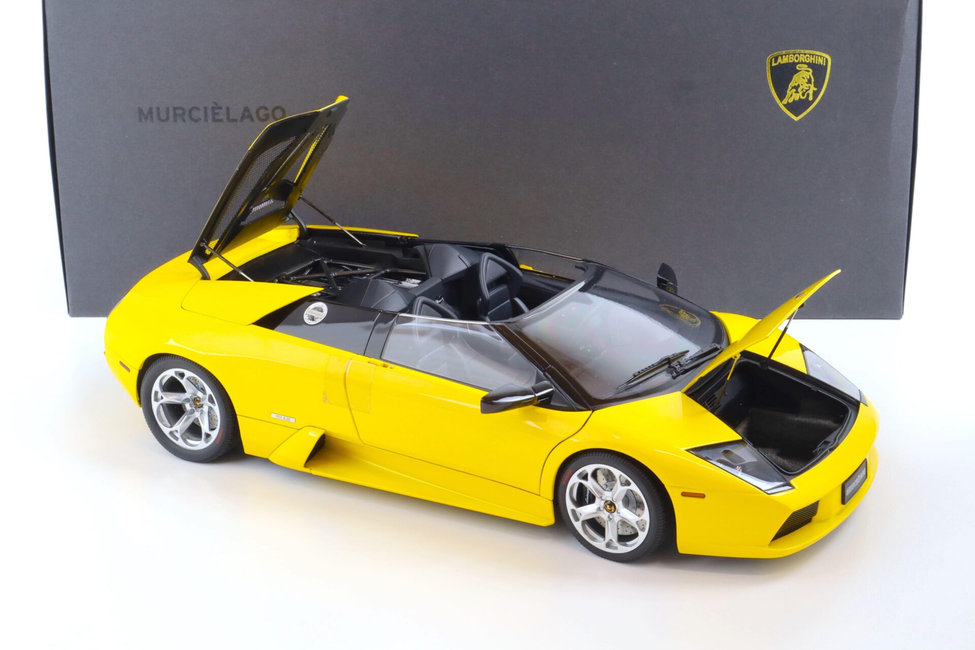 1:12 AUTOart Lamborghini Murcielago Roadster metallic yellow 12081