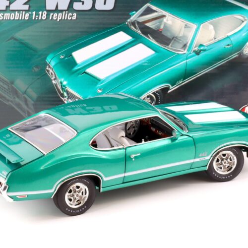 1:18 ACME 1972 Oldsmobile 442 W30 Coupe radiant green/ white