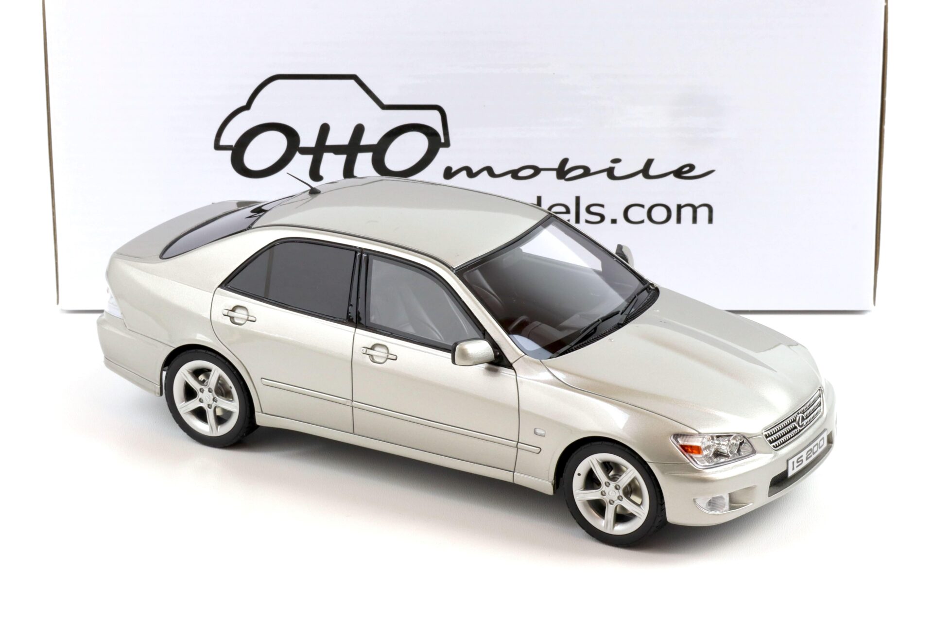 1:18 OTTO mobile OT991 Lexus IS200 Limousine 1998 silver