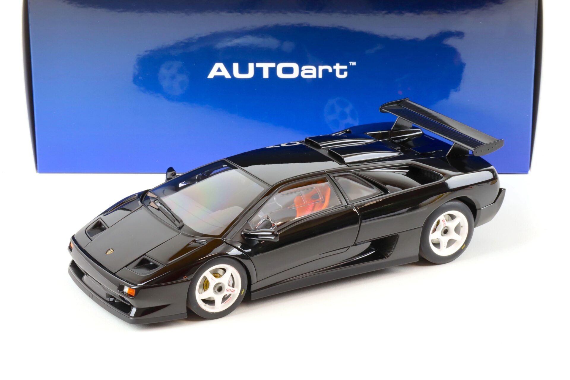 1:18 AUTOart Lamborghini Diablo SV-R 1996 deep black 79146