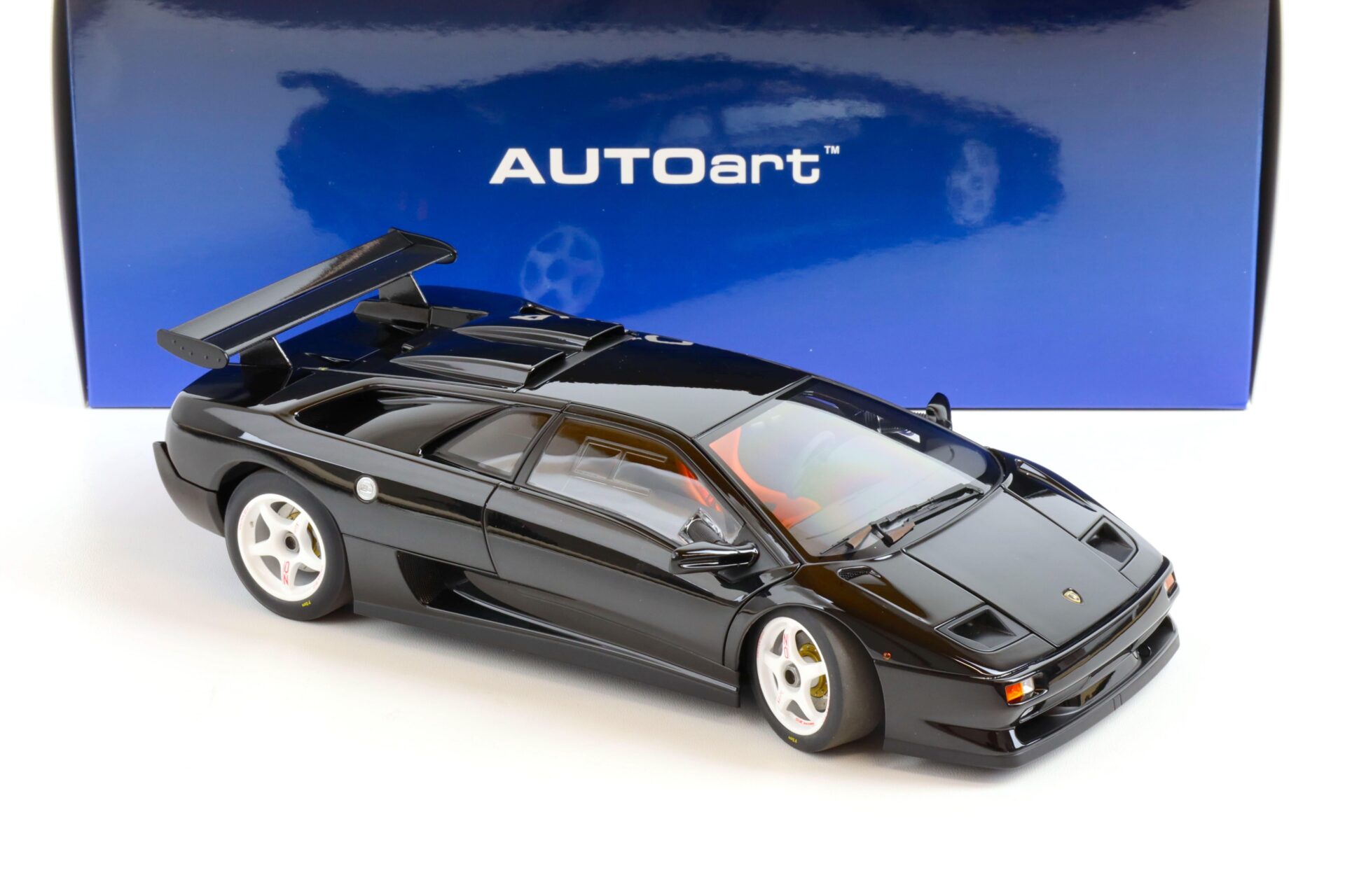 1:18 AUTOart Lamborghini Diablo SV-R 1996 deep black 79146