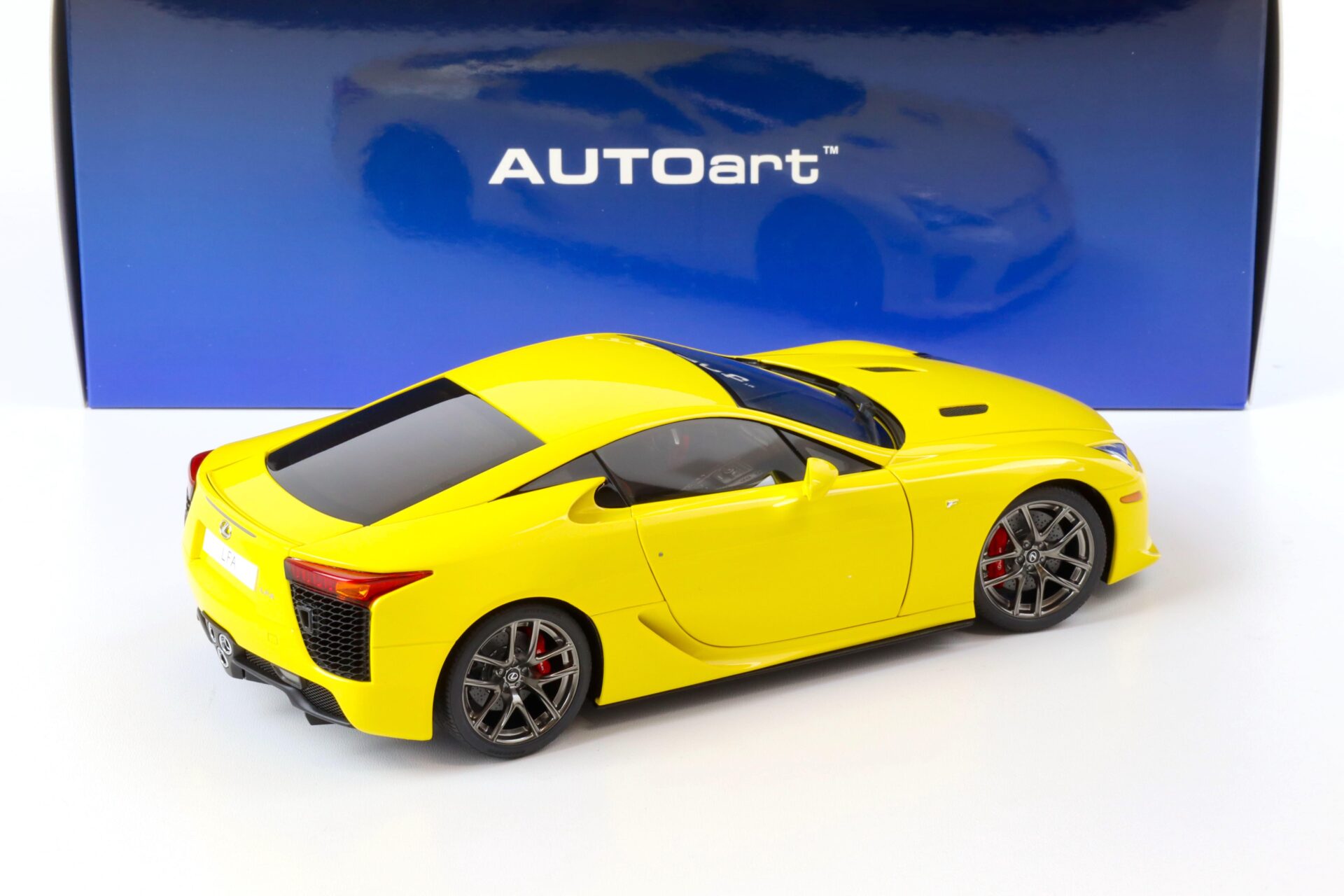 1:18 AUTOart Lexus LFA 2010 pearl yellow 78854