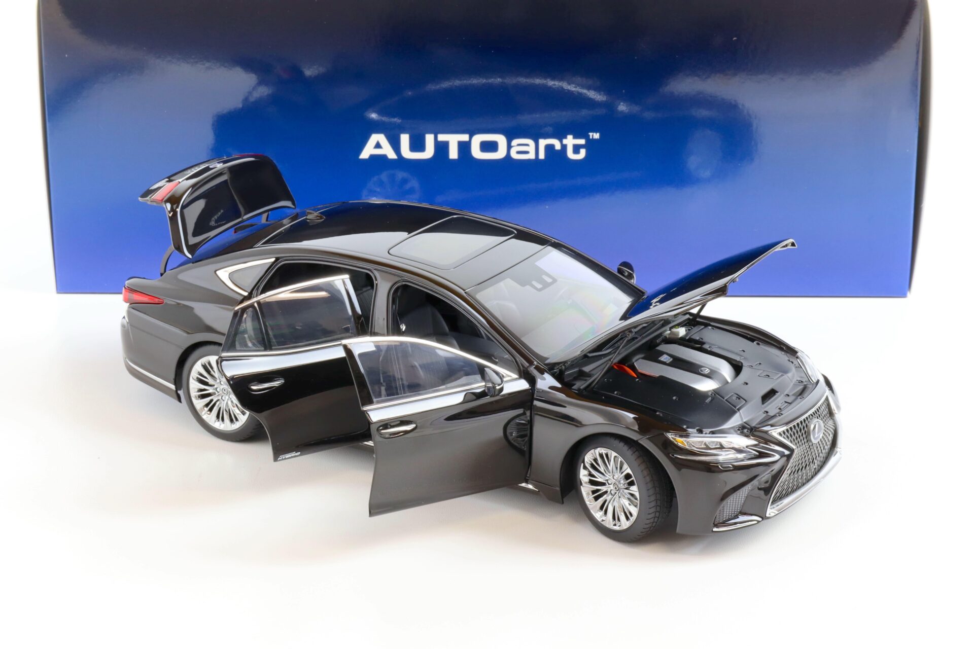 1:18 AUTOart Lexus LS 500h Limousine 2018 black/ black interior 78868
