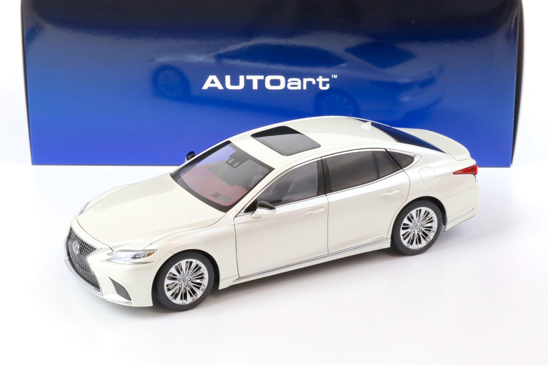 1:18 AUTOart Lexus LS 500h Limousine 2018 sonic white/ crimson& black 78866