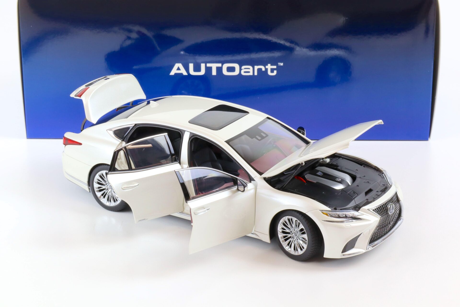 1:18 AUTOart Lexus LS 500h Limousine 2018 sonic white/ crimson& black 78866