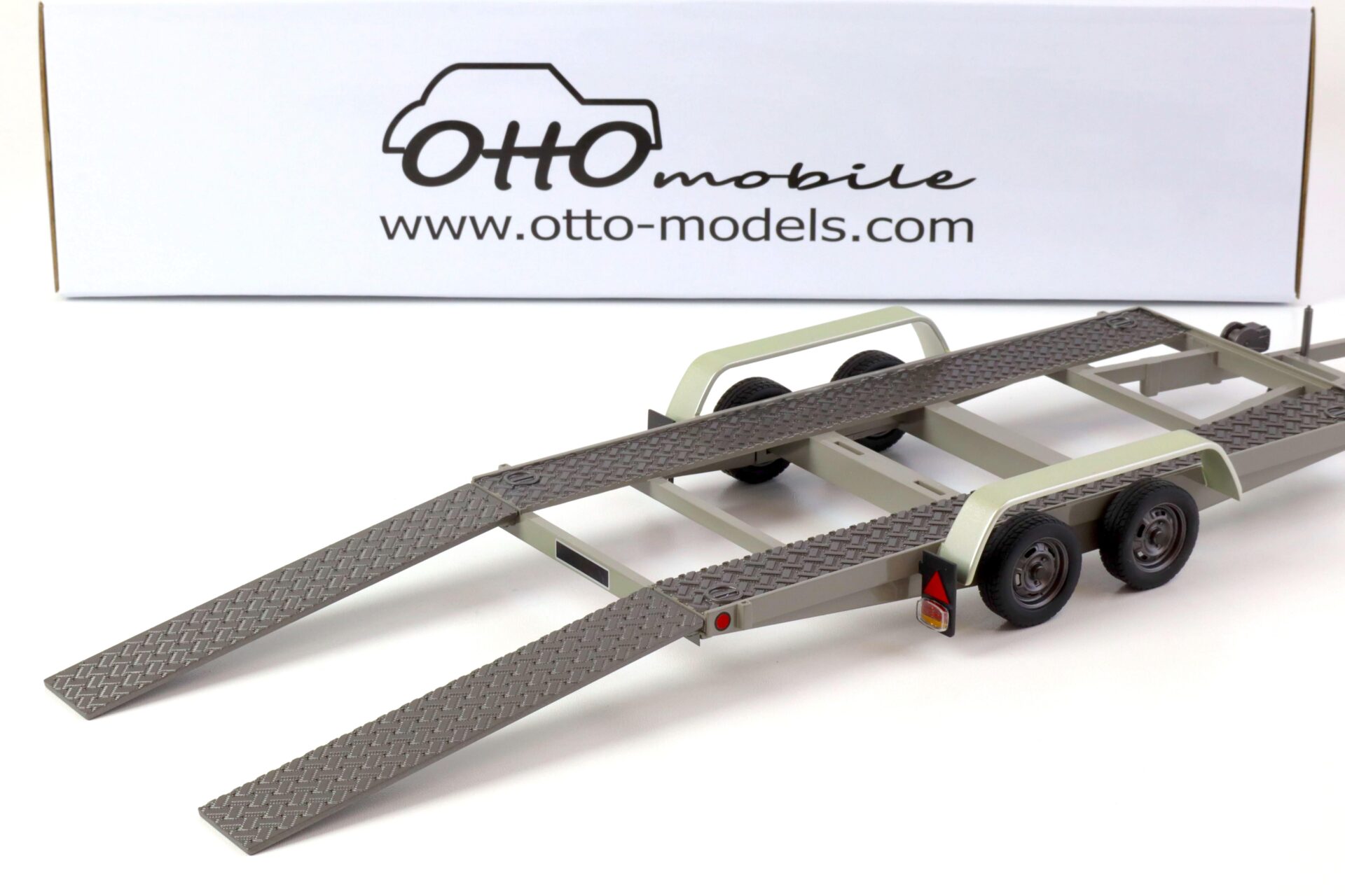 1:18 OTTO mobile OT225D Autoanhänger Anhänger Car Trailer Carrier grey