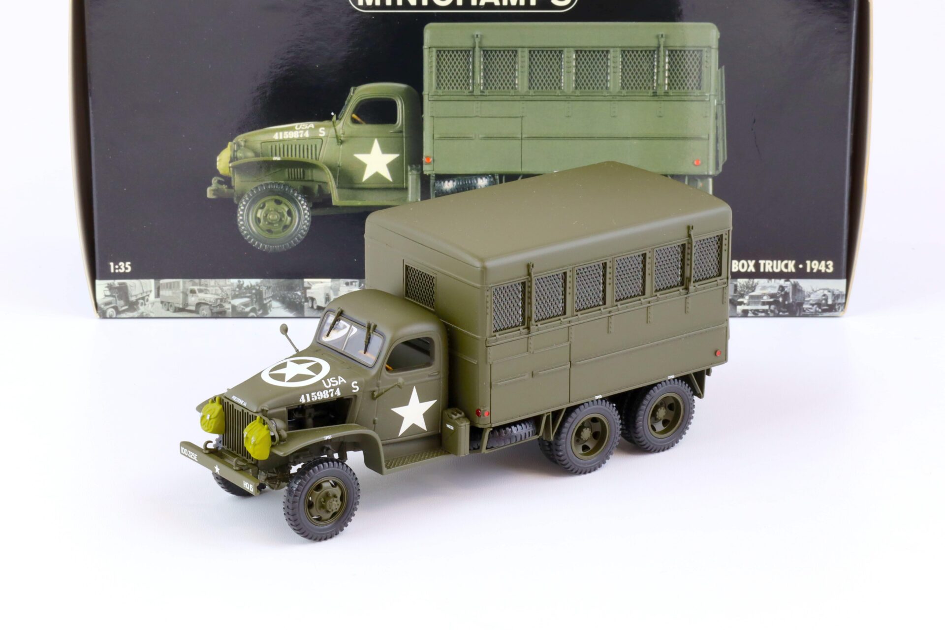 1:35 Minichamps GMC CCKW 353 B2 Box Truck 1943 Military green