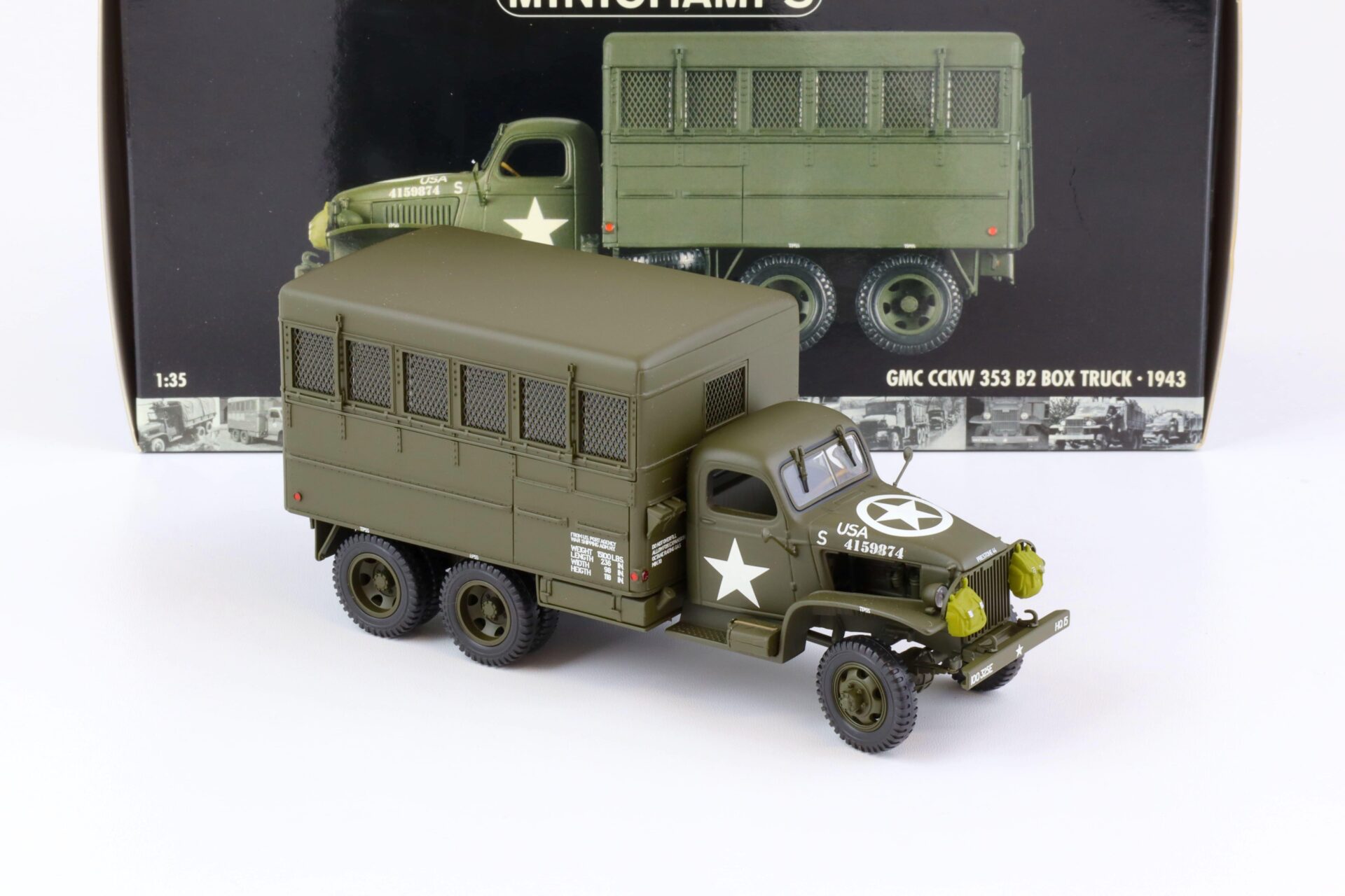 1:35 Minichamps GMC CCKW 353 B2 Box Truck 1943 Military green