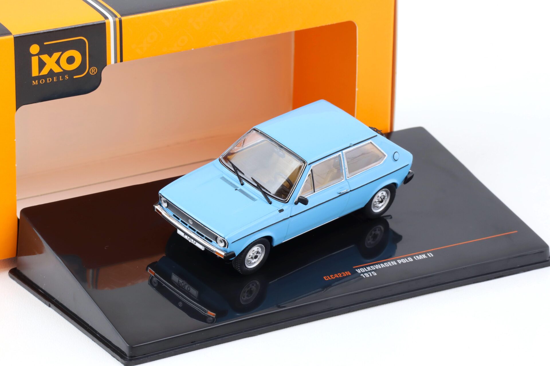 1:43 IXO VW Polo I MKI light blue 1975
