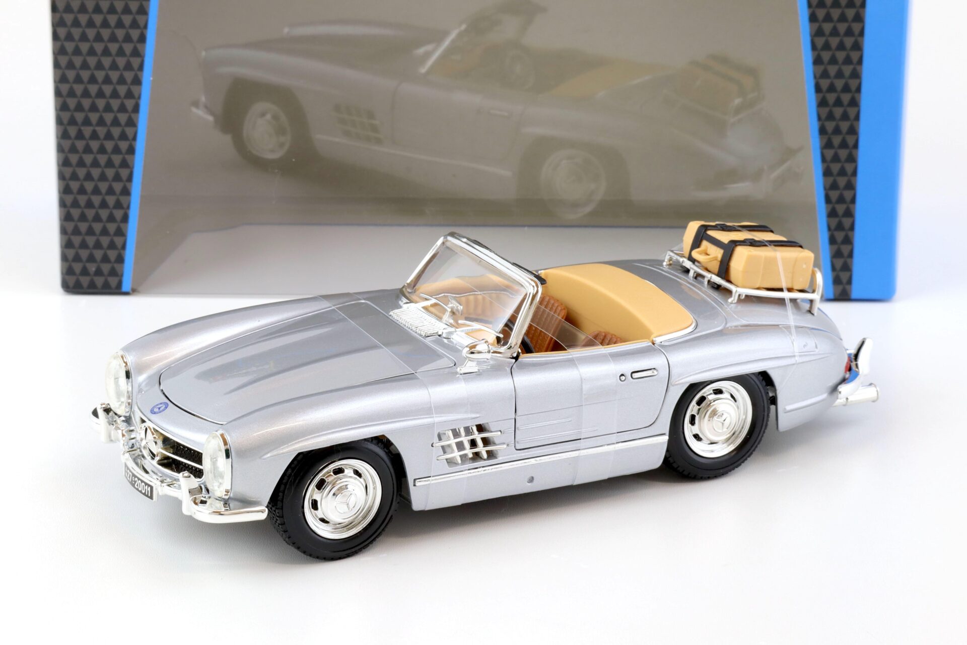 ID 70465 orig.jpg 1:18 Bburago Mercedes 300SL Touring Roadster 1957 silver metallic