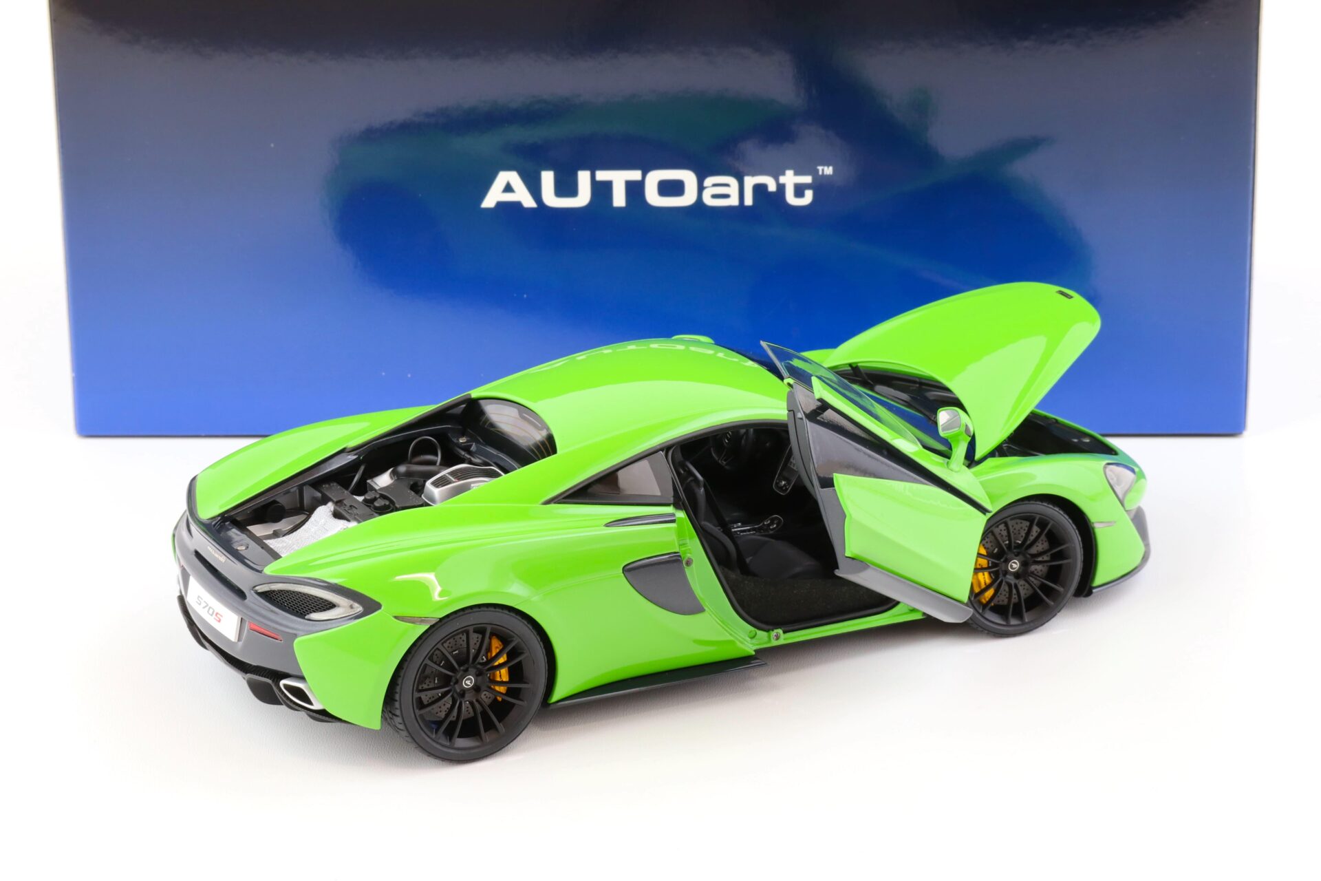 1:18 AUTOart McLaren 570S Coupe 2016 Mantis green/ black wheels 76042