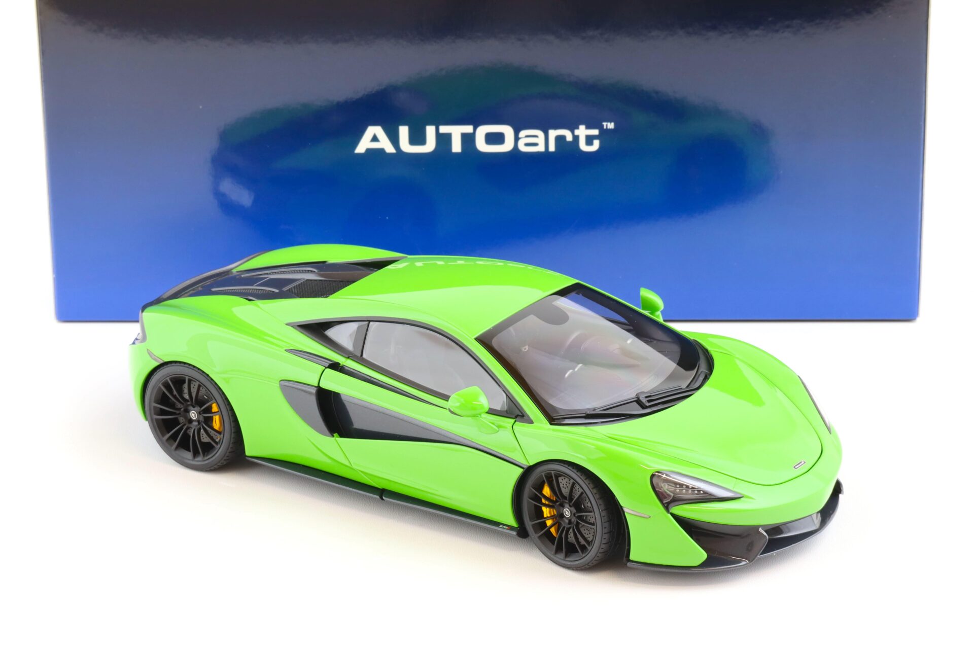1:18 AUTOart McLaren 570S Coupe 2016 Mantis green/ black wheels 76042