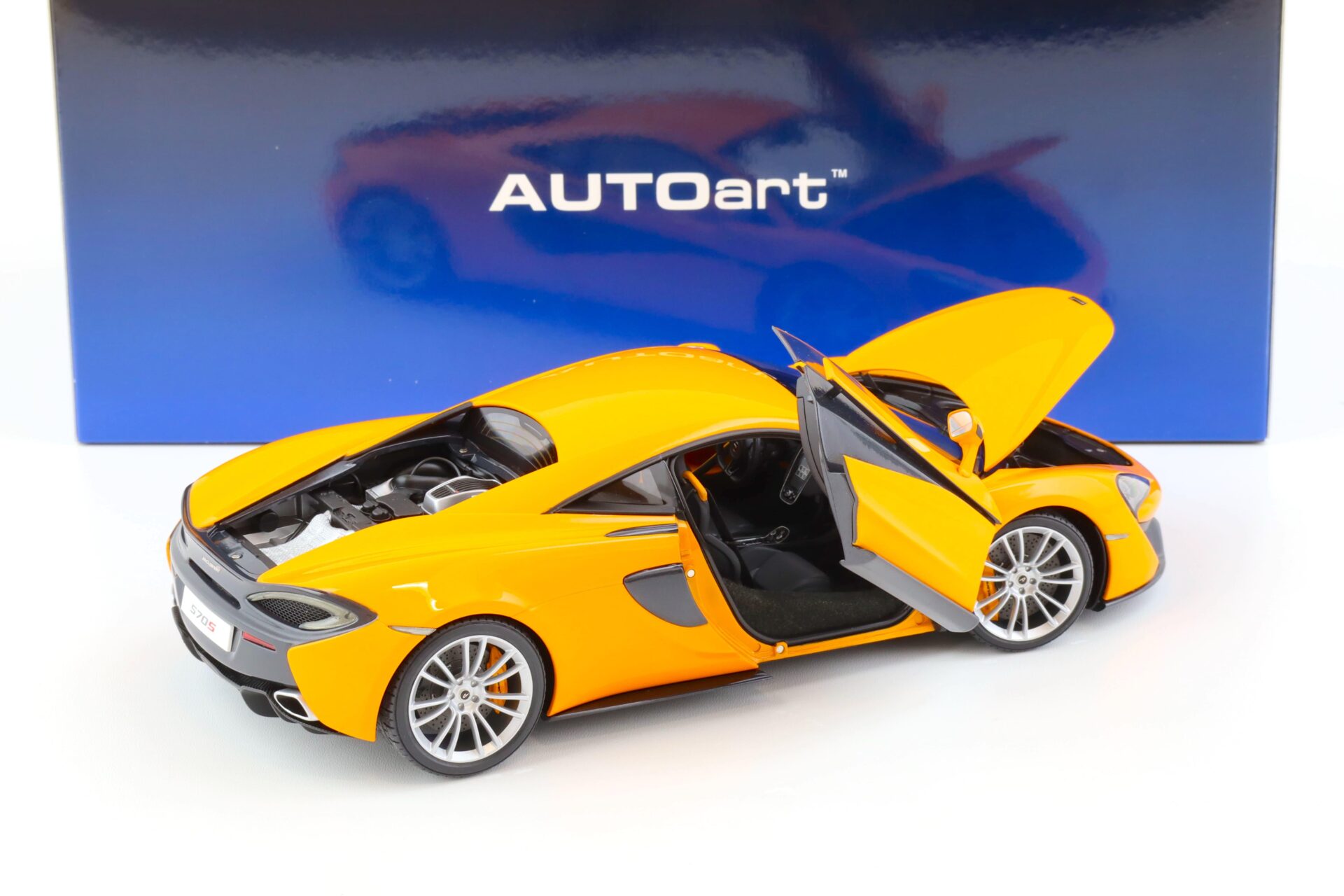 1:18 AUTOart McLaren 570S Coupe 2016 McLAREN orange/ silver wheels 76044