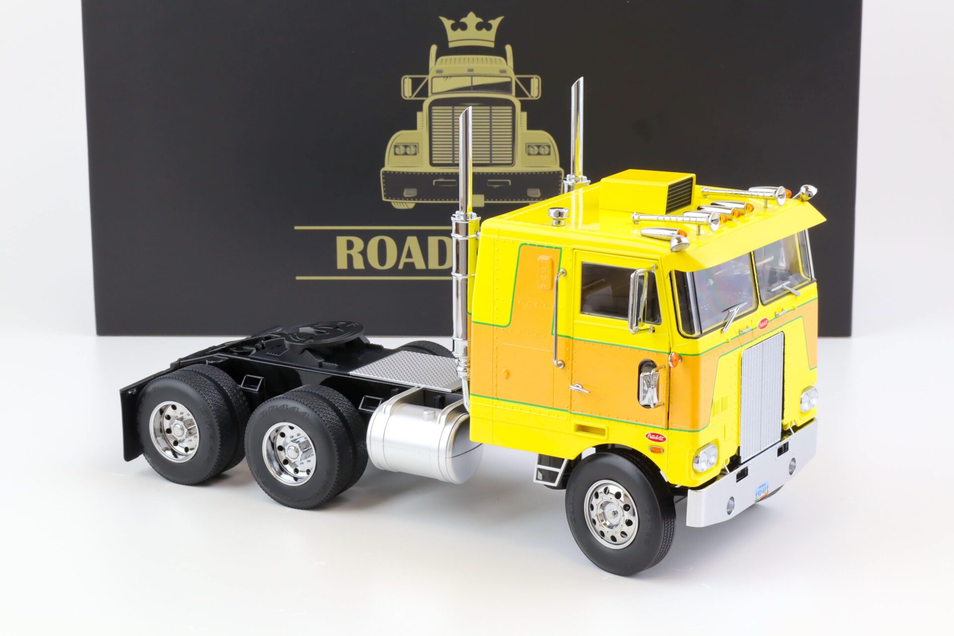 1:18 Road Kings LKW Peterbilt 352 Pacemaker 1977-1979 yellow/ brown