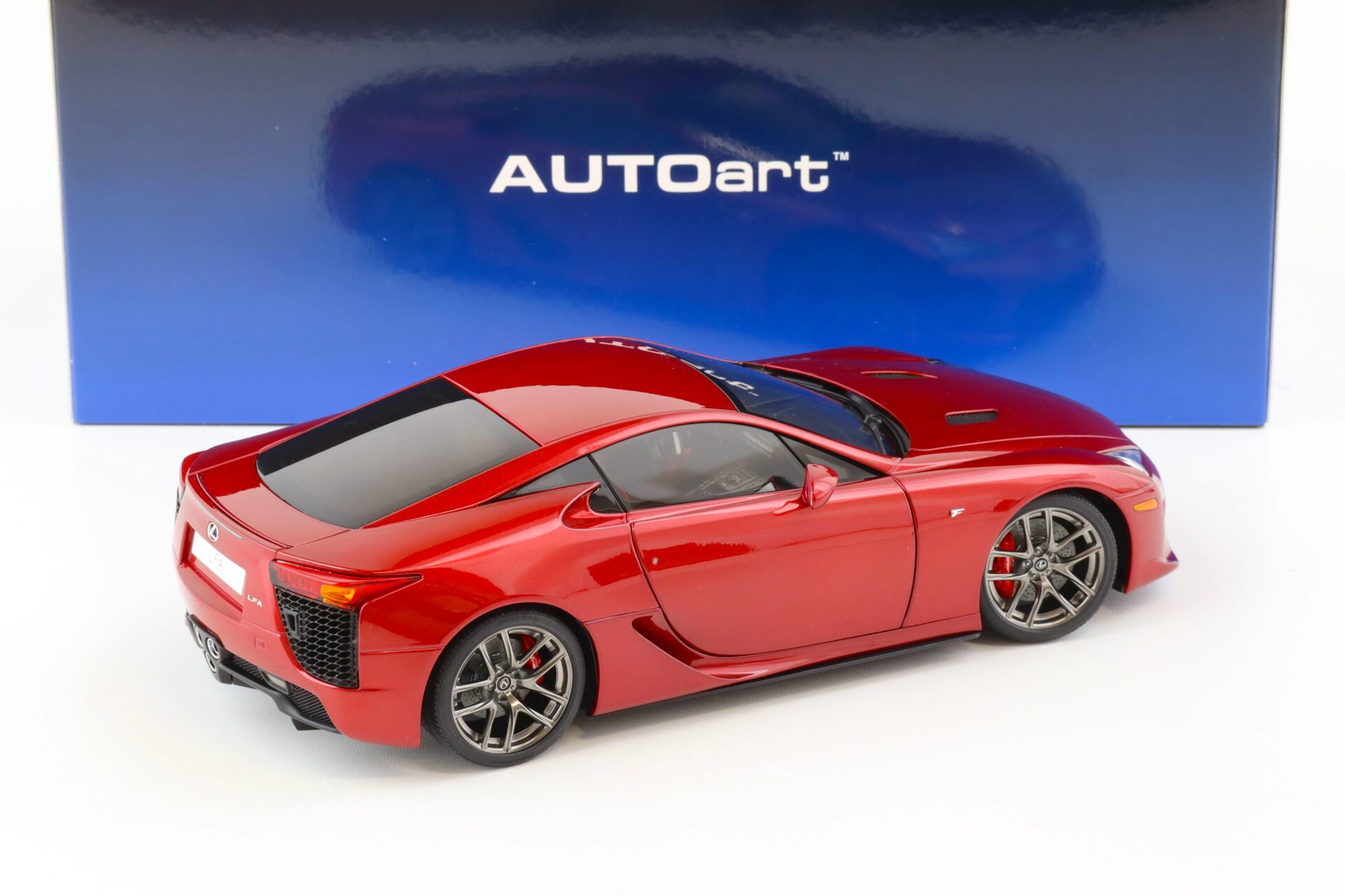 1:18 AUTOart Lexus LFA 2010 pearl red 78853