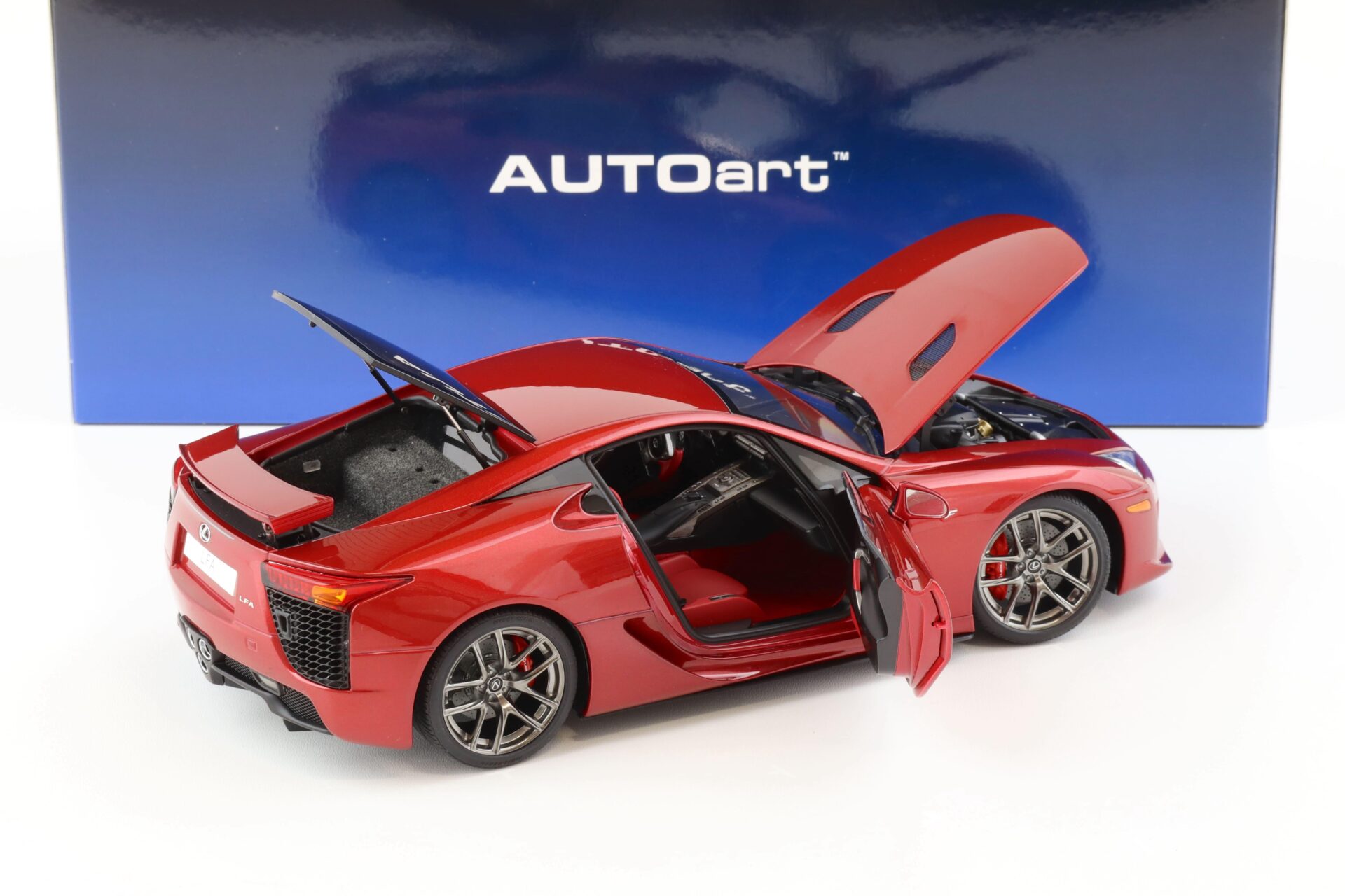1:18 AUTOart Lexus LFA 2010 pearl red 78853