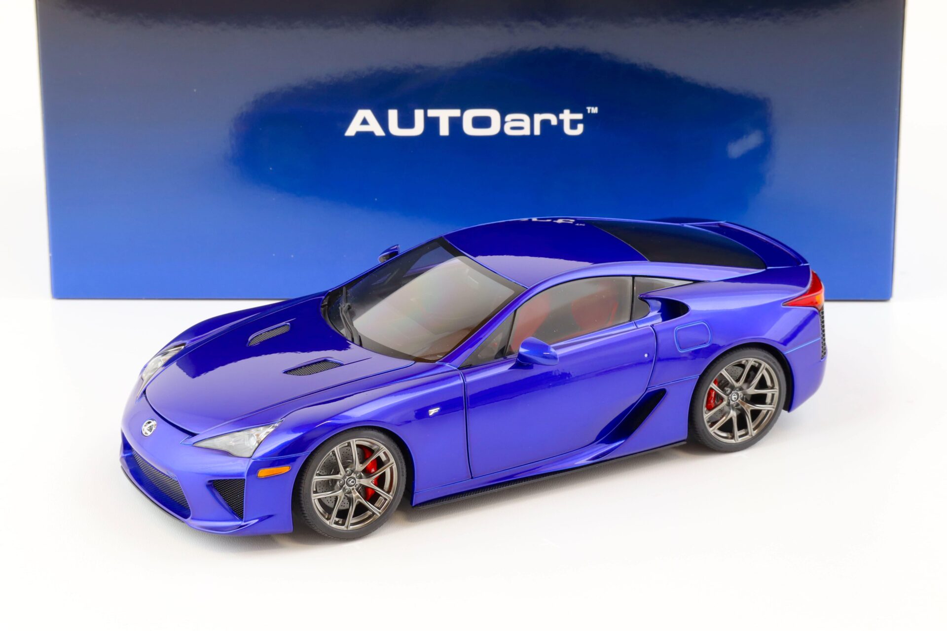 ID 70645 orig.jpg 1:18 AUTOart Lexus LFA 2010 pearl blue 78858