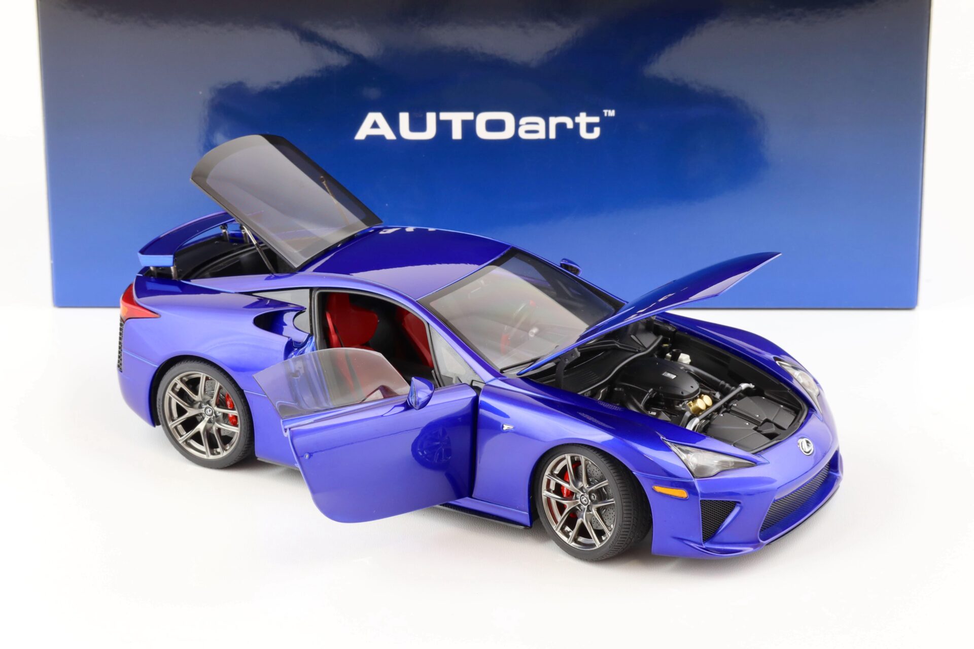 1:18 AUTOart Lexus LFA 2010 pearl blue 78858