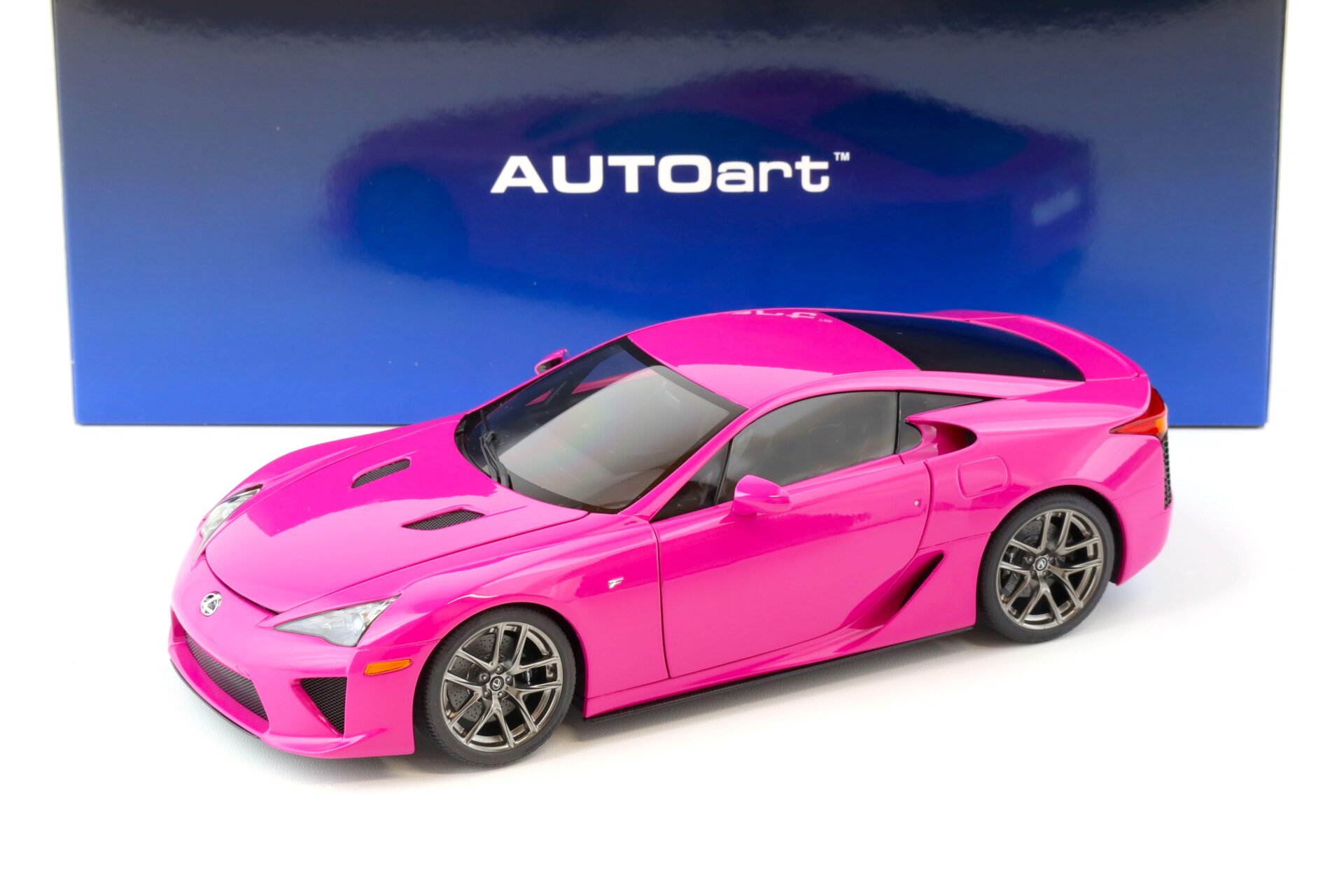 1:18 AUTOart Lexus LFA 2010 passionate pink 78859