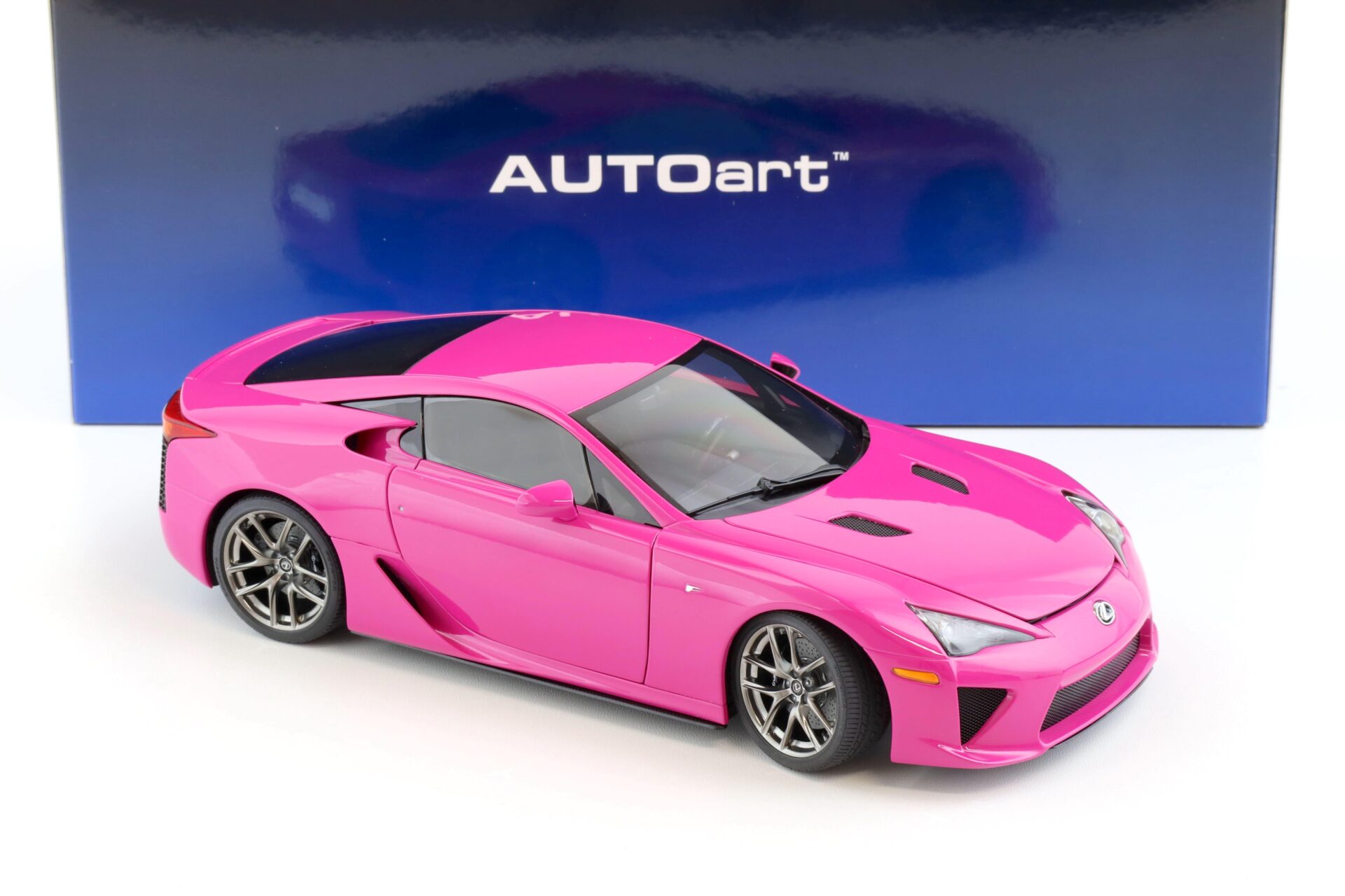 1:18 AUTOart Lexus LFA 2010 passionate pink 78859