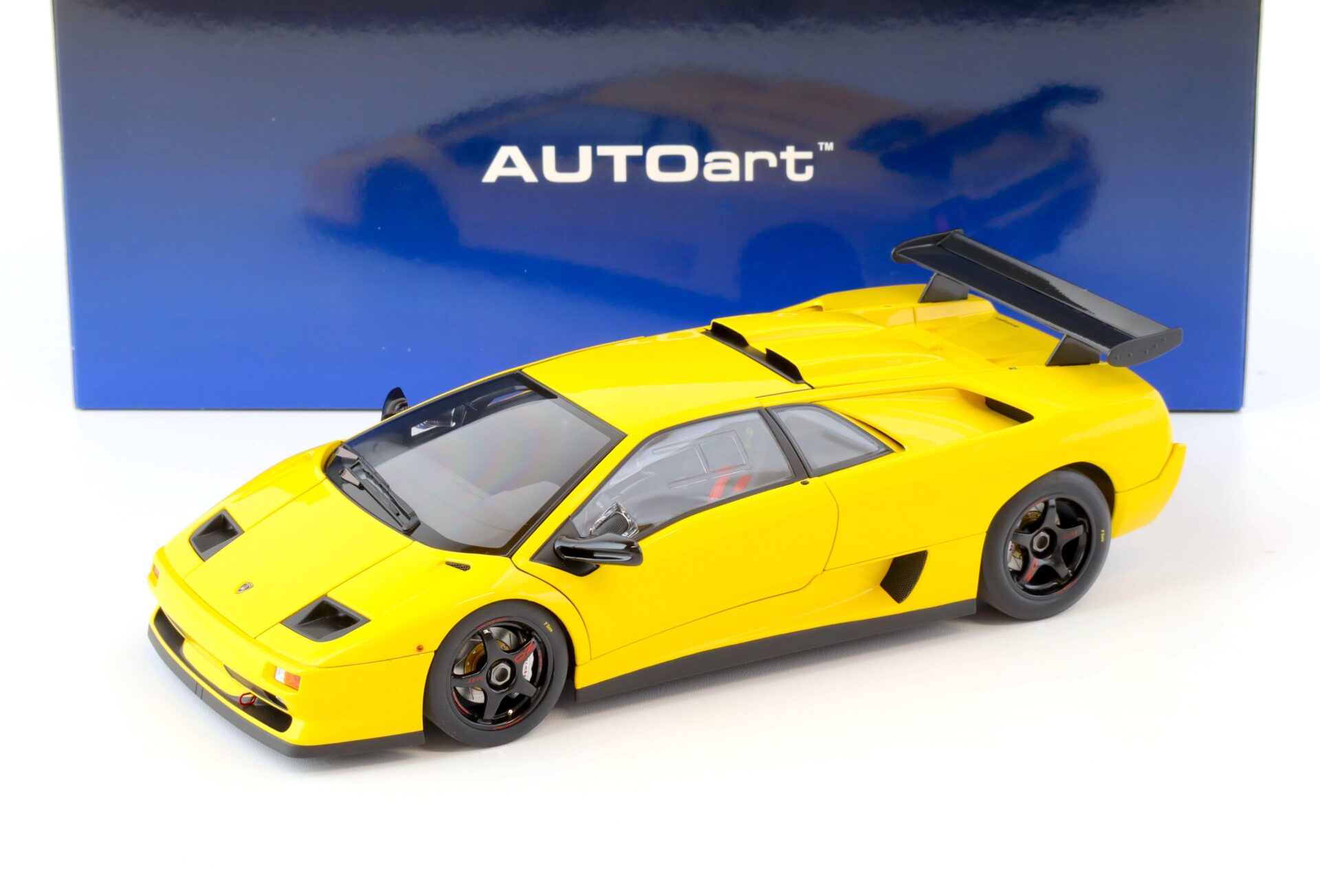 1:18 AUTOart Lamborghini Diablo SV-R 1996 Superfly yellow 79147