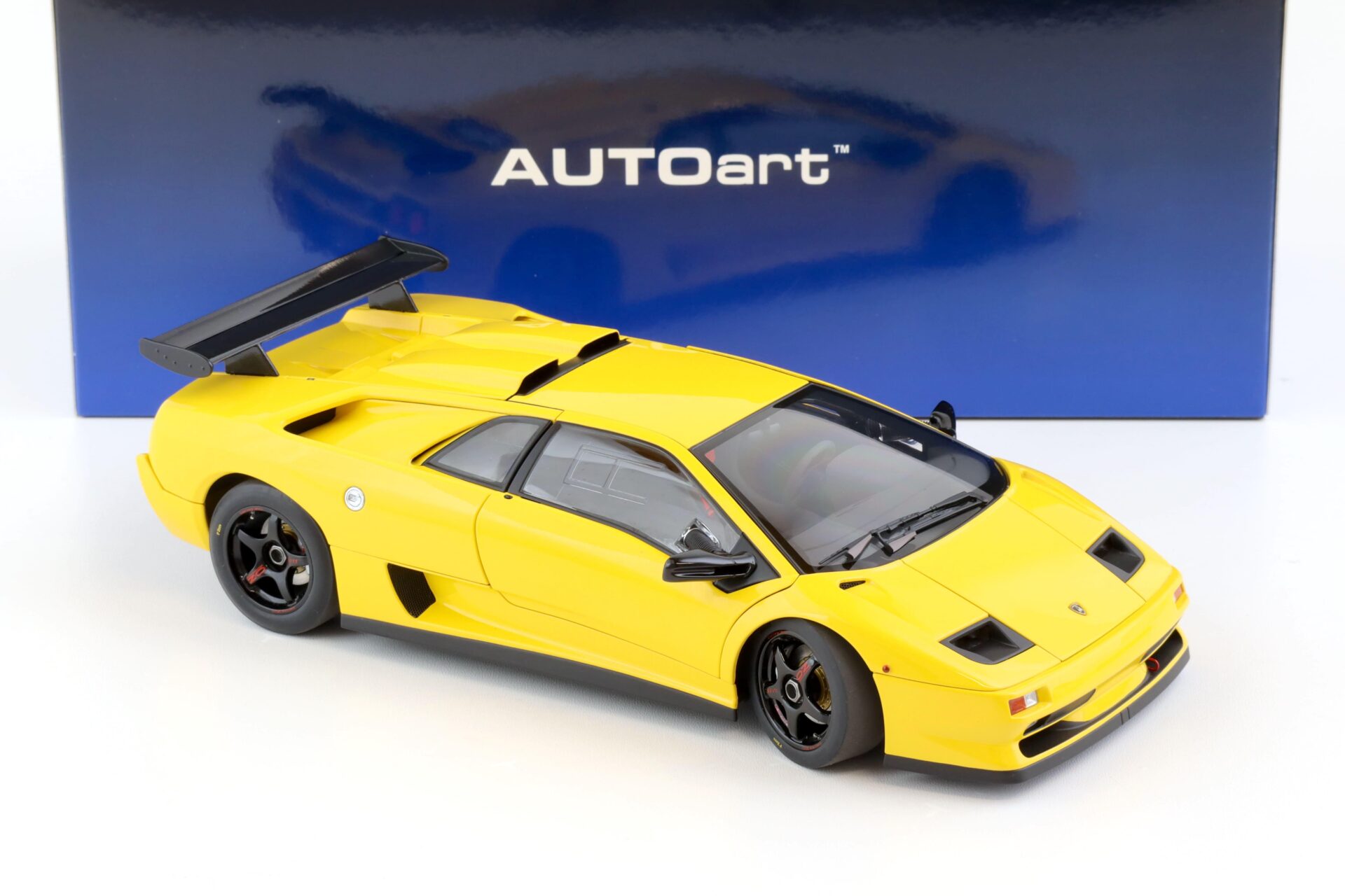 1:18 AUTOart Lamborghini Diablo SV-R 1996 Superfly yellow 79147