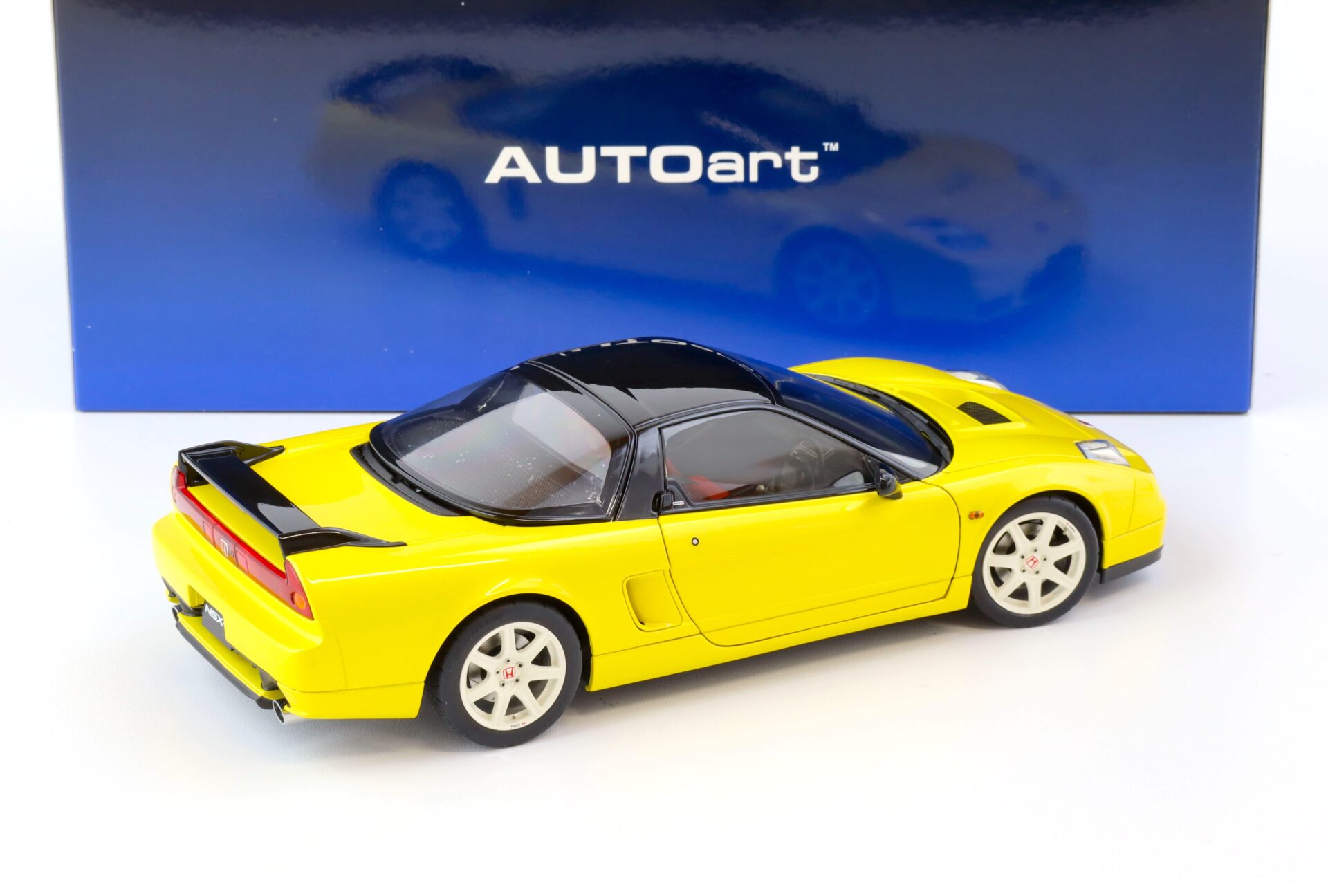 1:18 AUTOart Honda NSX-R (NA2) 2019 Indy yellow pearl 73214