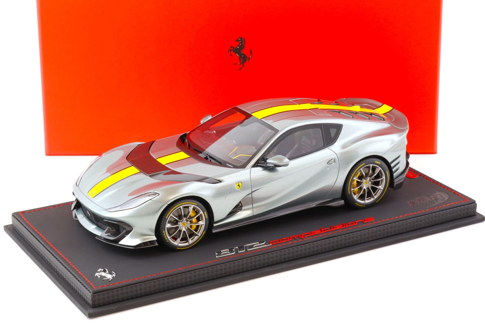 1:18 BBR Ferrari 812 Competizione 2021 Grigio Coburn/ yellow stripe with display