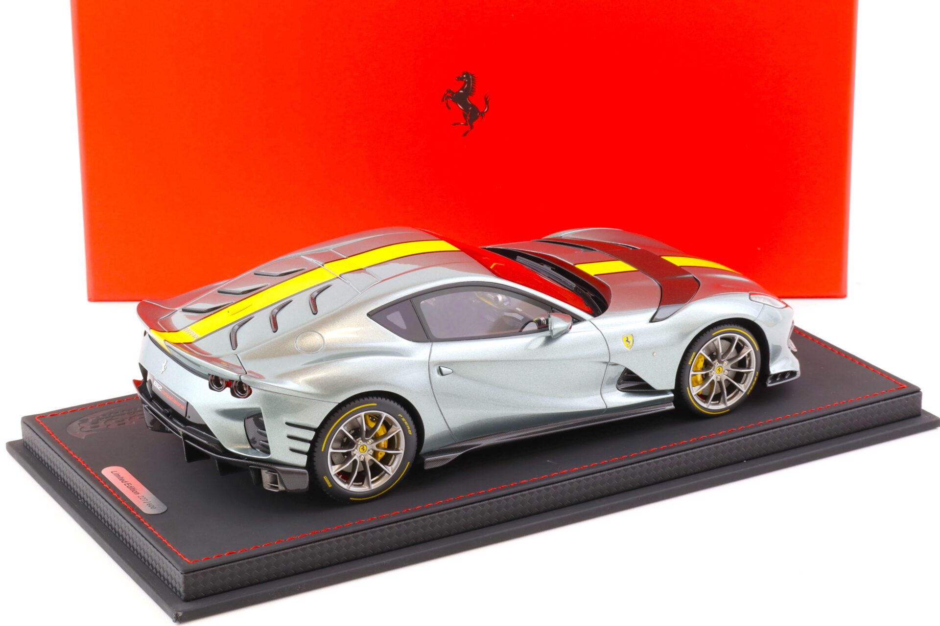 1:18 BBR Ferrari 812 Competizione 2021 Grigio Coburn/ yellow stripe with display