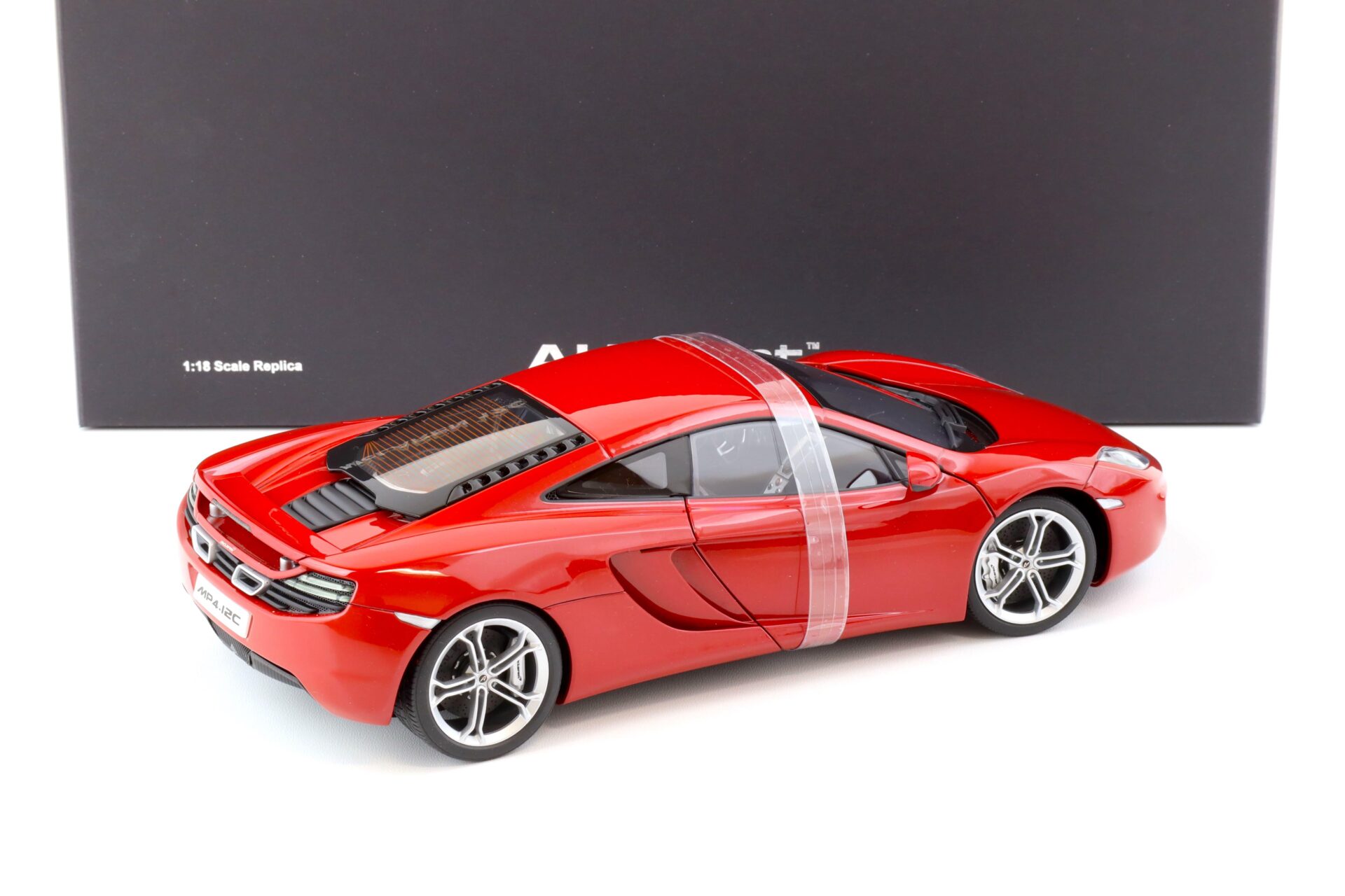 1:18 AUTOart McLAREN 12C Coupe 2011 red 76008