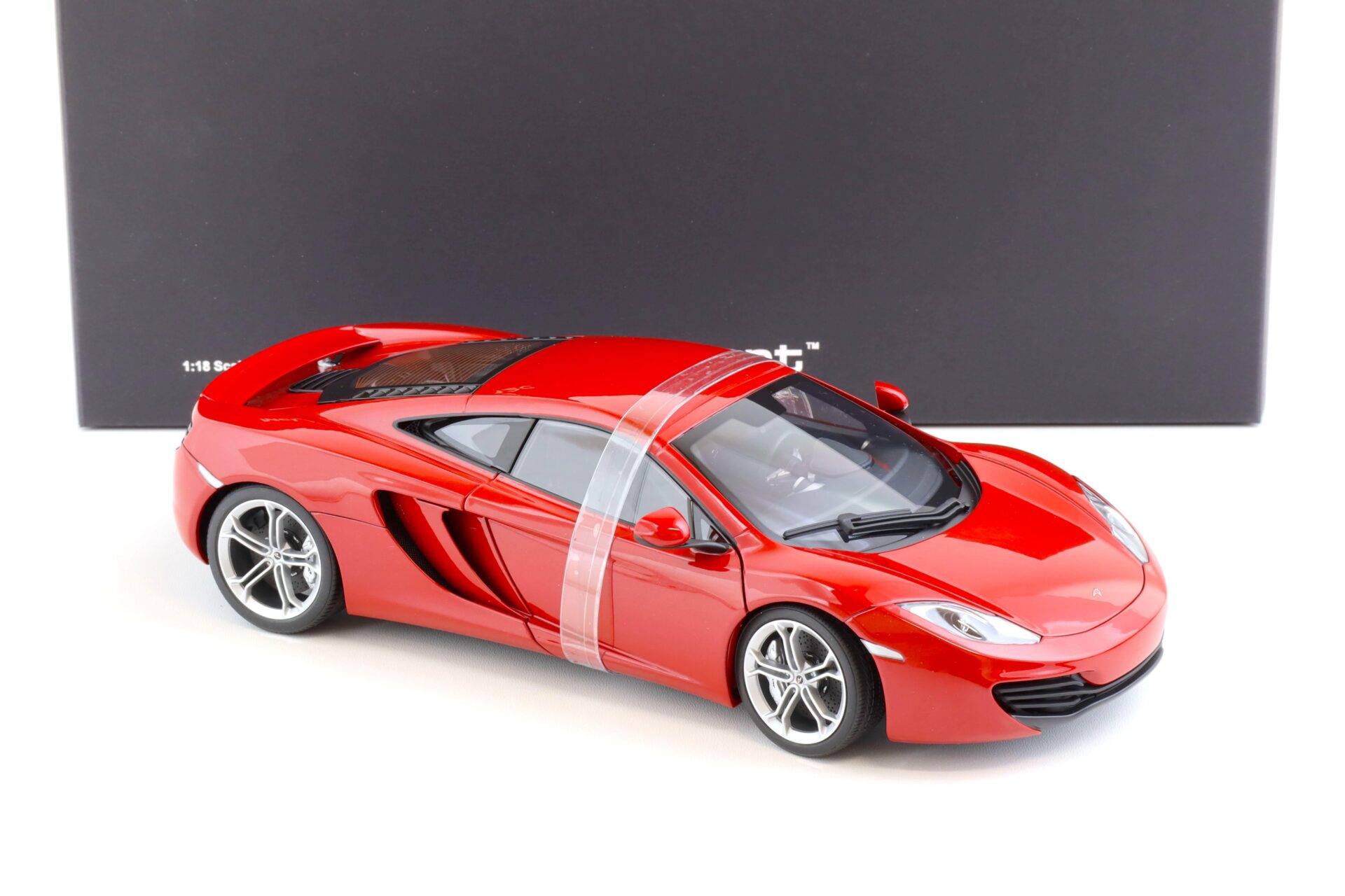 1:18 AUTOart McLAREN 12C Coupe 2011 red 76008
