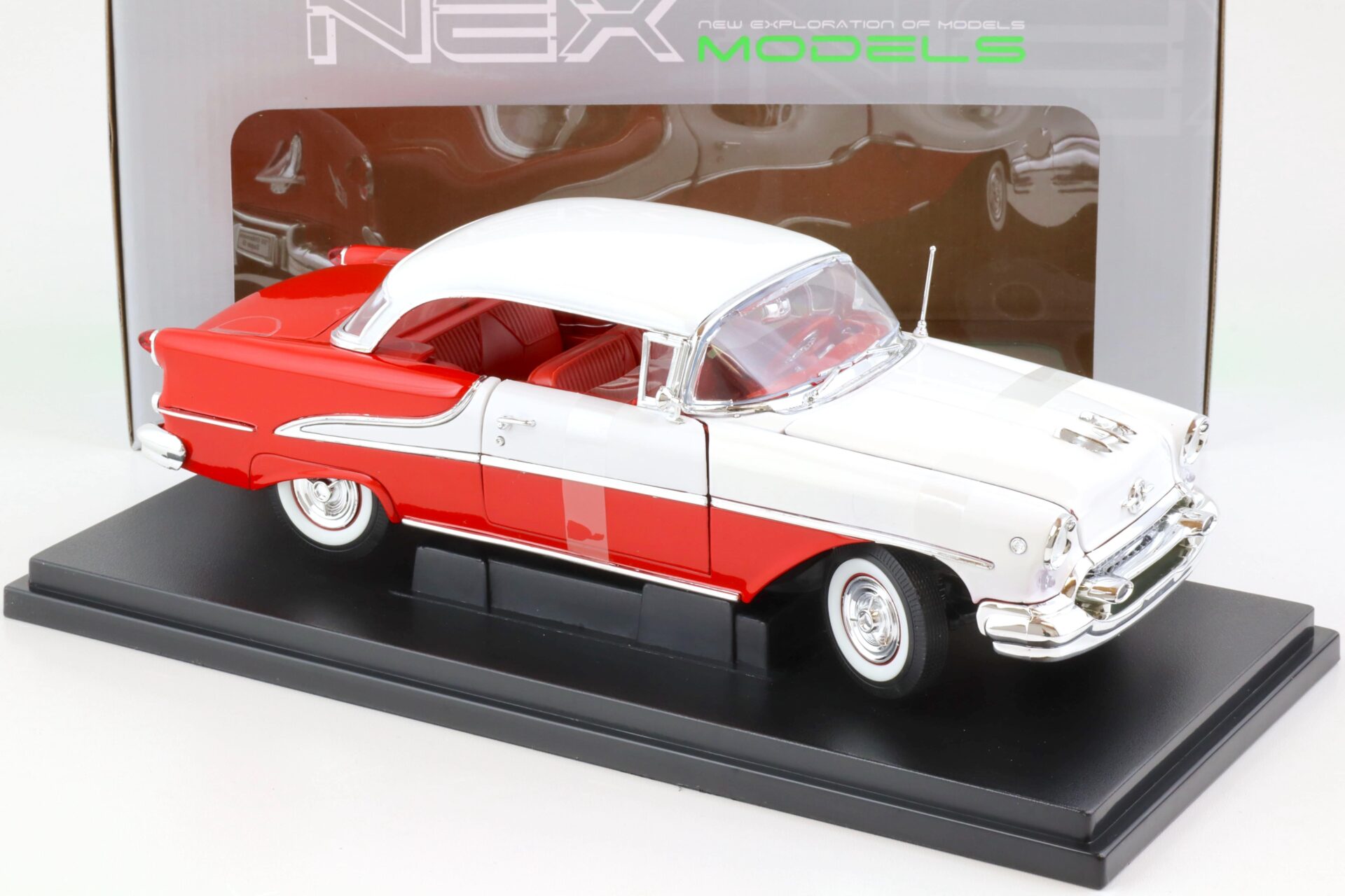 1:18 Welly 1955 Oldsmobile Super 88 Convertible red/ white