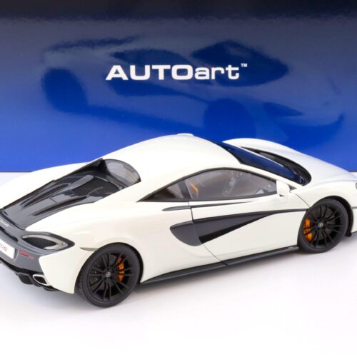 1:18 AUTOart McLaren 570S Coupe 2016 white/ black accents 76041