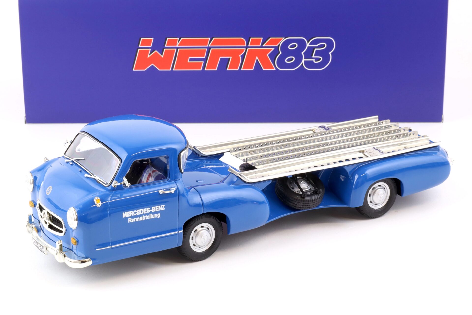 ID 71604 orig.jpg 1:18 WERK83 Mercedes Renntransporter Das blaue Wunder 1955 blue