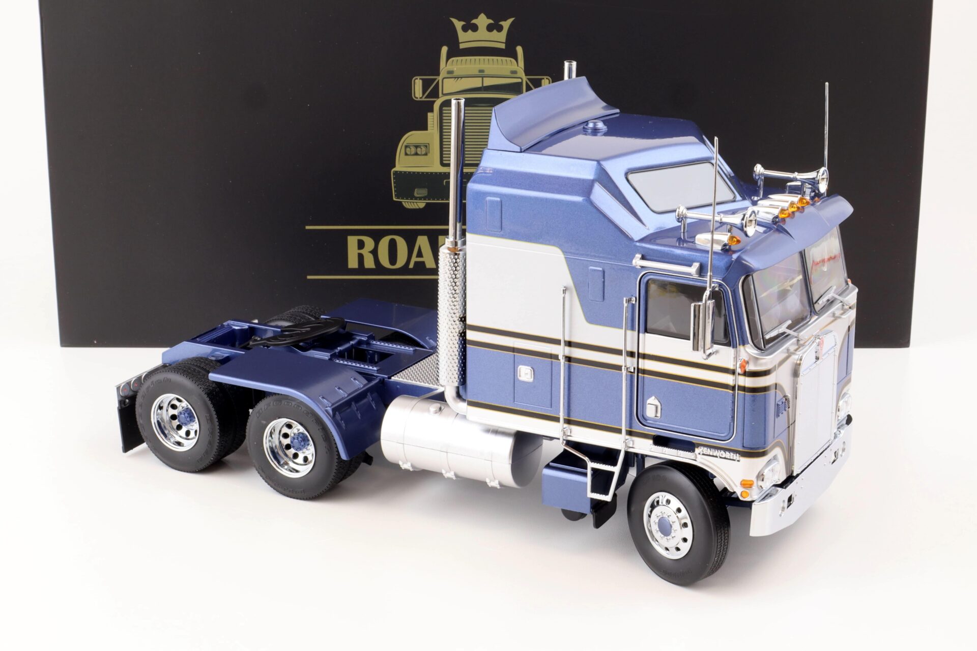 1:18 Road Kings LKW Kenworth K100 Aerodyne 1976 blue metallic/silver