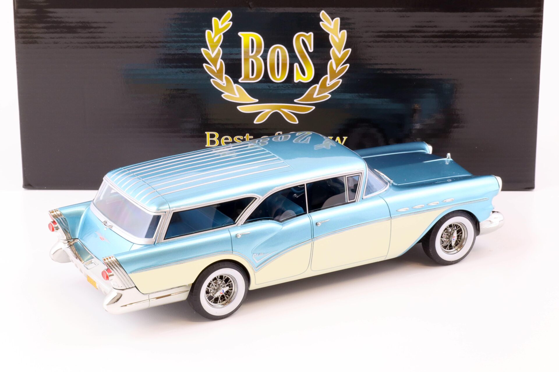 1:18 BOS-Models Buick Cebtury Caballero Estate 1957 blue/ cream BOS083