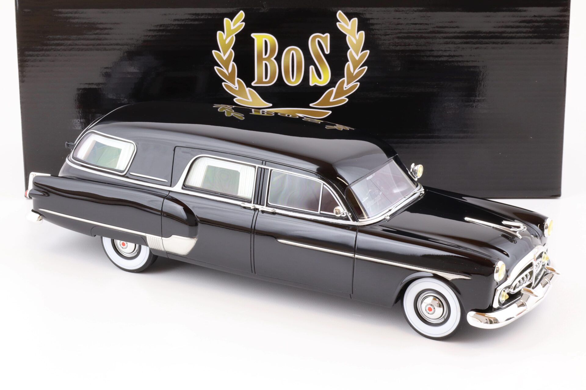 1:18 BOS-Models 1952 Packard Henney Hearse black BOS342